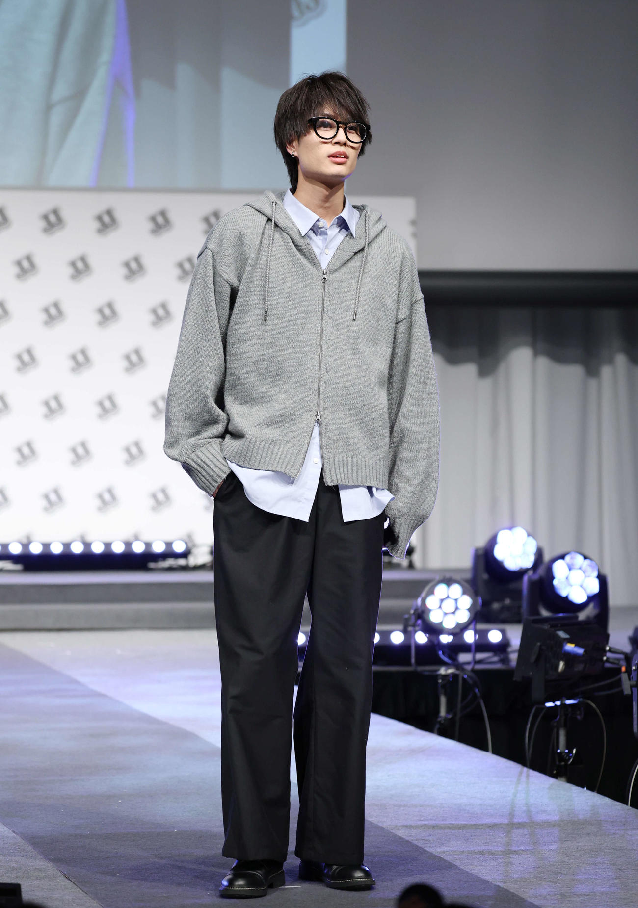 ファイナリストお披露目イベントでデート服で登場する小西唯仁（撮影・増田悦実）