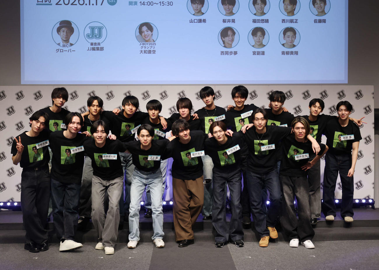 ファイナリストお披露目イベントで笑顔で目線を向けるJ－BOYファイナリストたち（撮影・増田悦実）