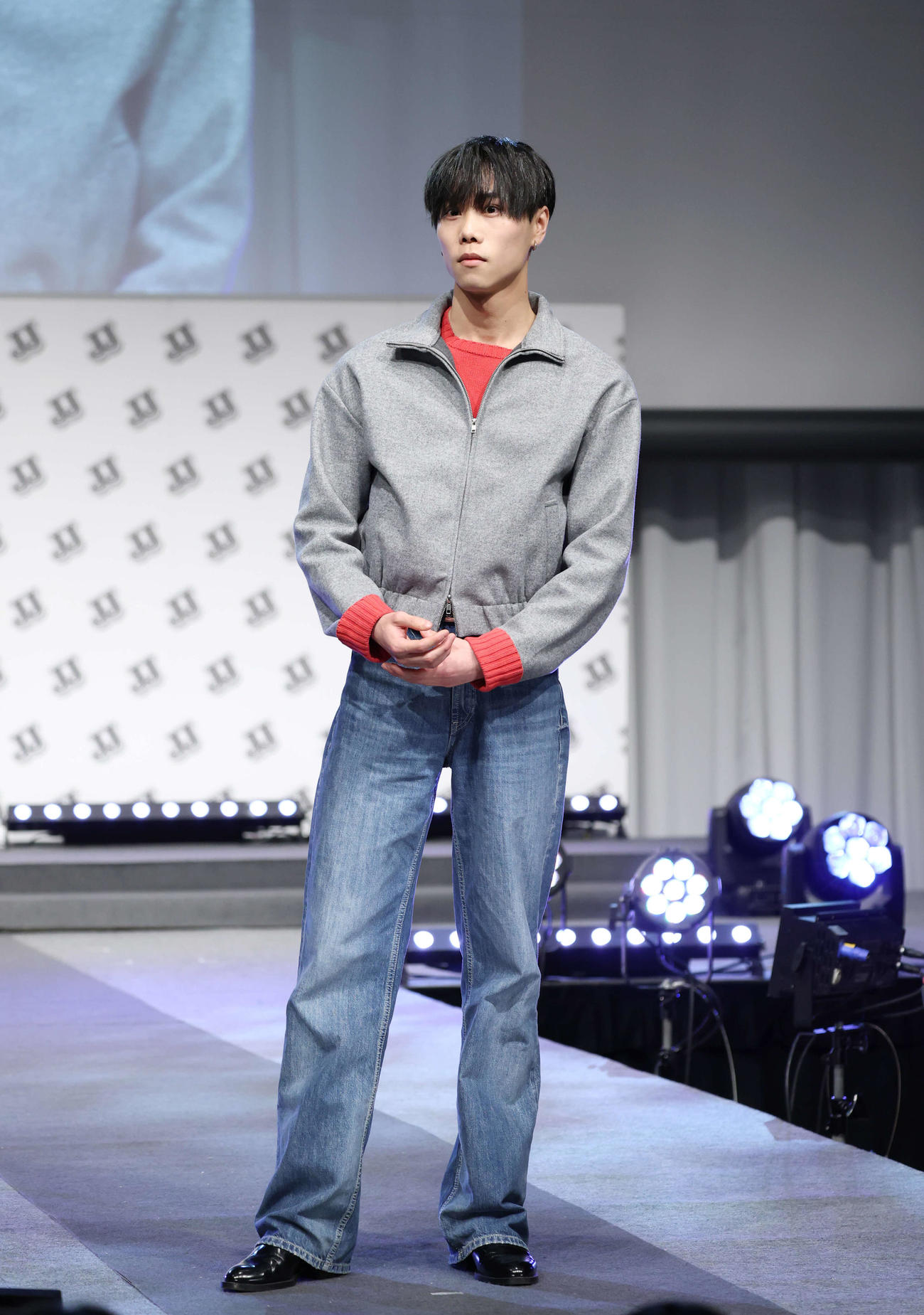 ファイナリストお披露目イベントでデート服で登場する福田悠晴（撮影・増田悦実）