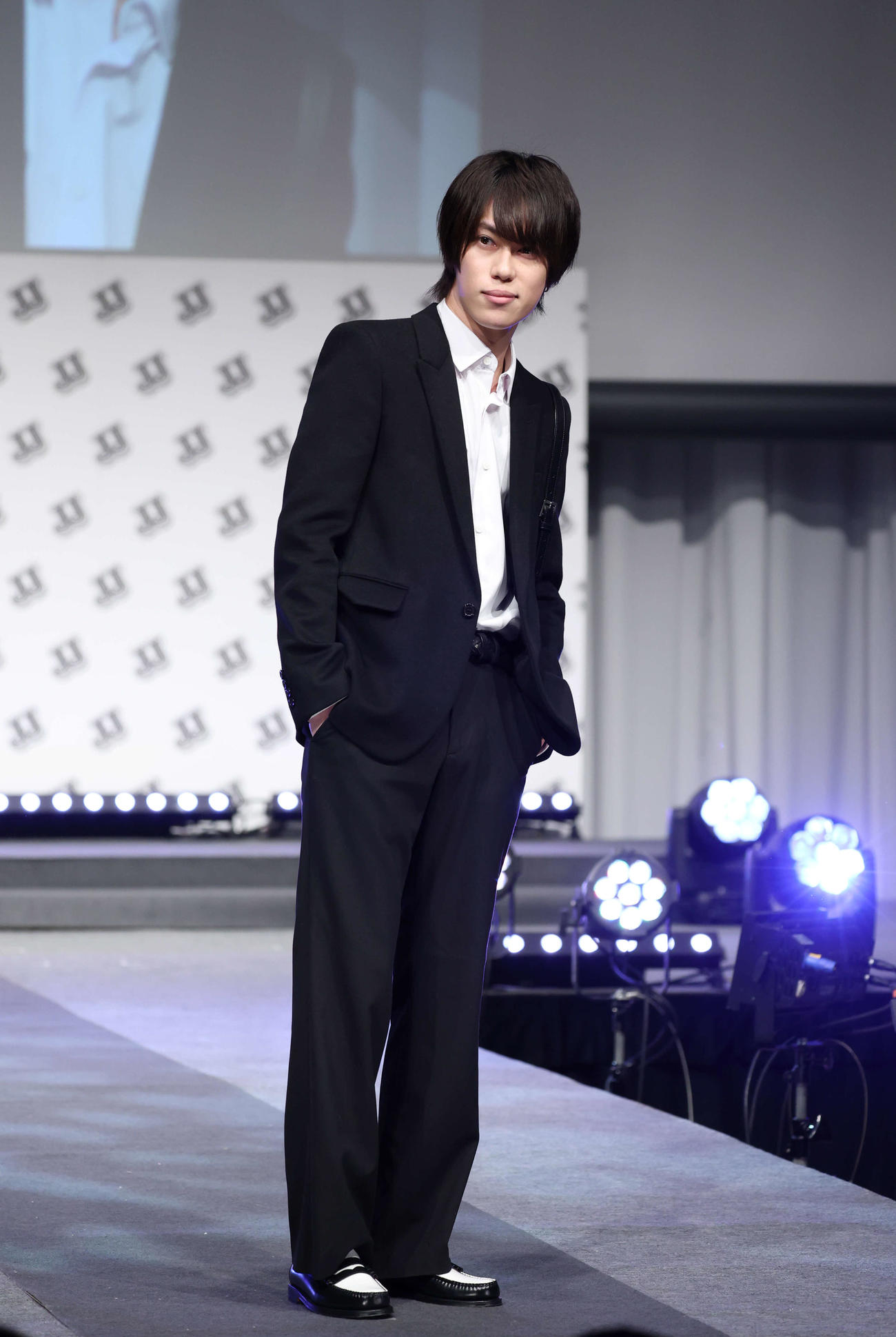 ファイナリストお披露目イベントでデート服で登場する橋詰大雅（撮影・増田悦実）