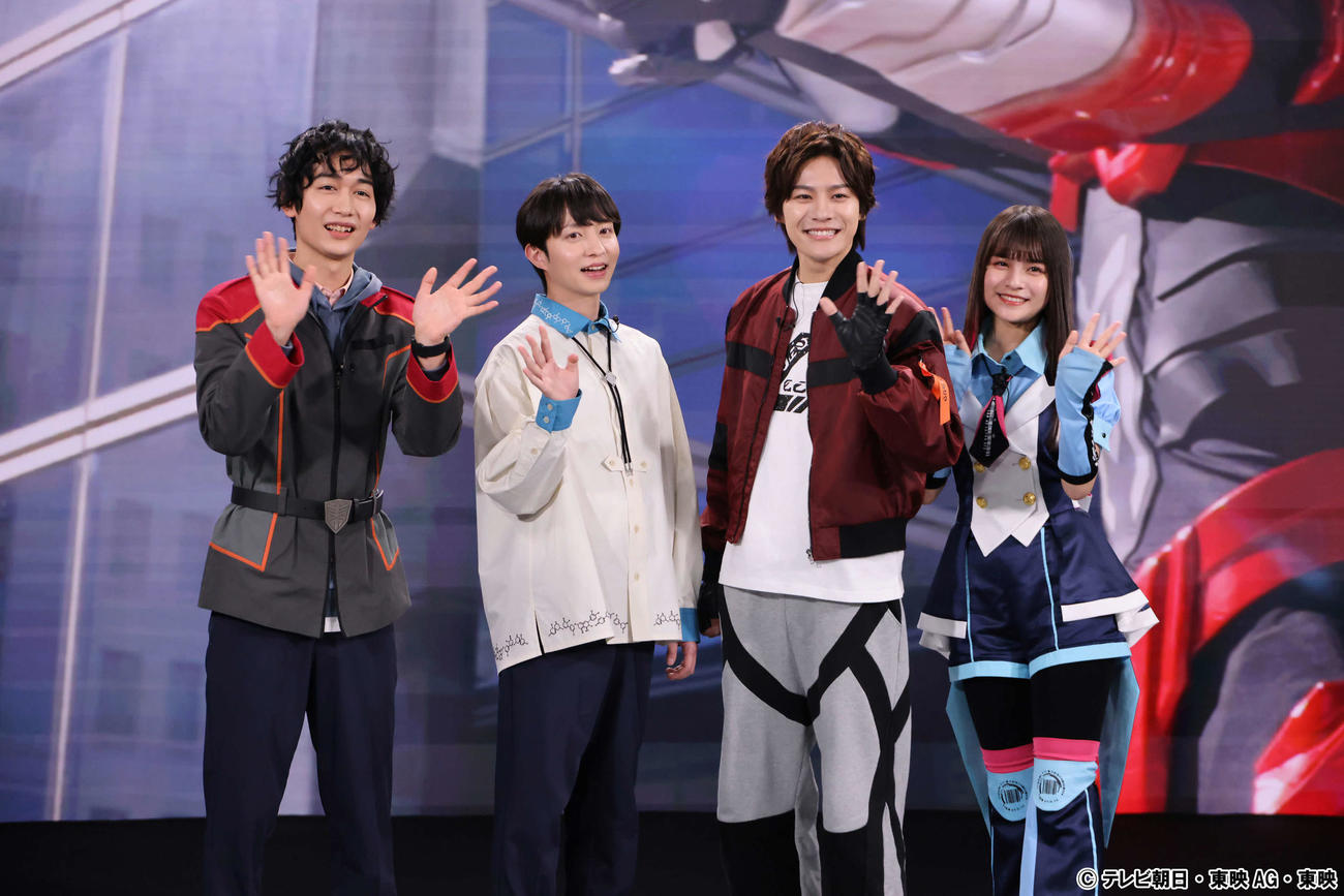 「超宇宙刑事ギャバンインフィニティ」に出演する、左から安田啓人、松永有紘、長田光平、有坂心花
