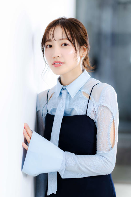 櫻坂46松田里奈、ボディースーツで胸元ちらり「普段の私とは違う、大人な魅力」新たな一面