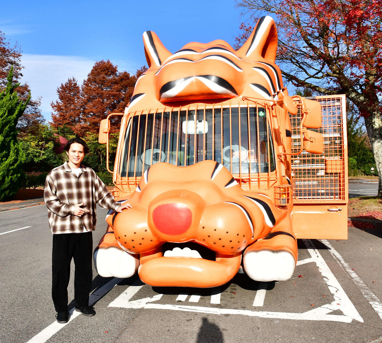 大分県のプロモーションムービー撮影でアフリカンサファリを訪れた近藤雄介（撮影・松尾幸之介）