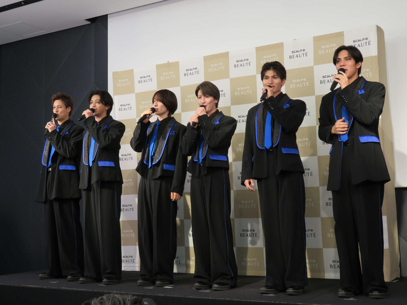 「スカルプD　ボーテ」アンバサダー就任発表会に出席したMATSURIの、左から渡辺真、橋爪健二、小野寺翼、松岡卓弥、鈴木渉、柳田優輝（撮影・村上幸将）
