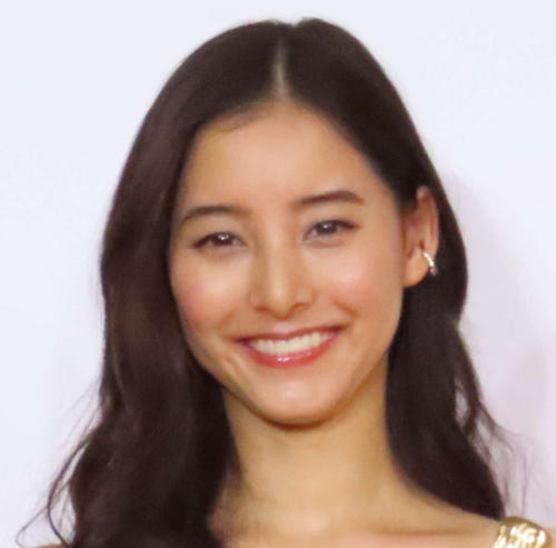新木優子、BLACKPINKジスとミニスカ脚線美２ショ「推しと推し」「ワールドクラスの美しさ」