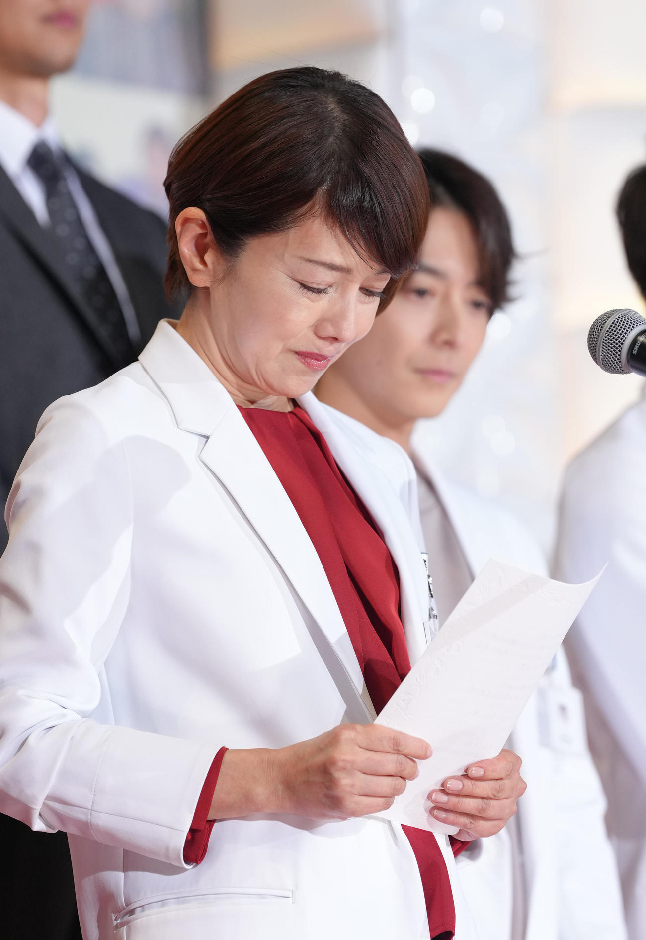 涙ながらに感謝の手紙を読む沢口靖子（撮影・足立雅史）
