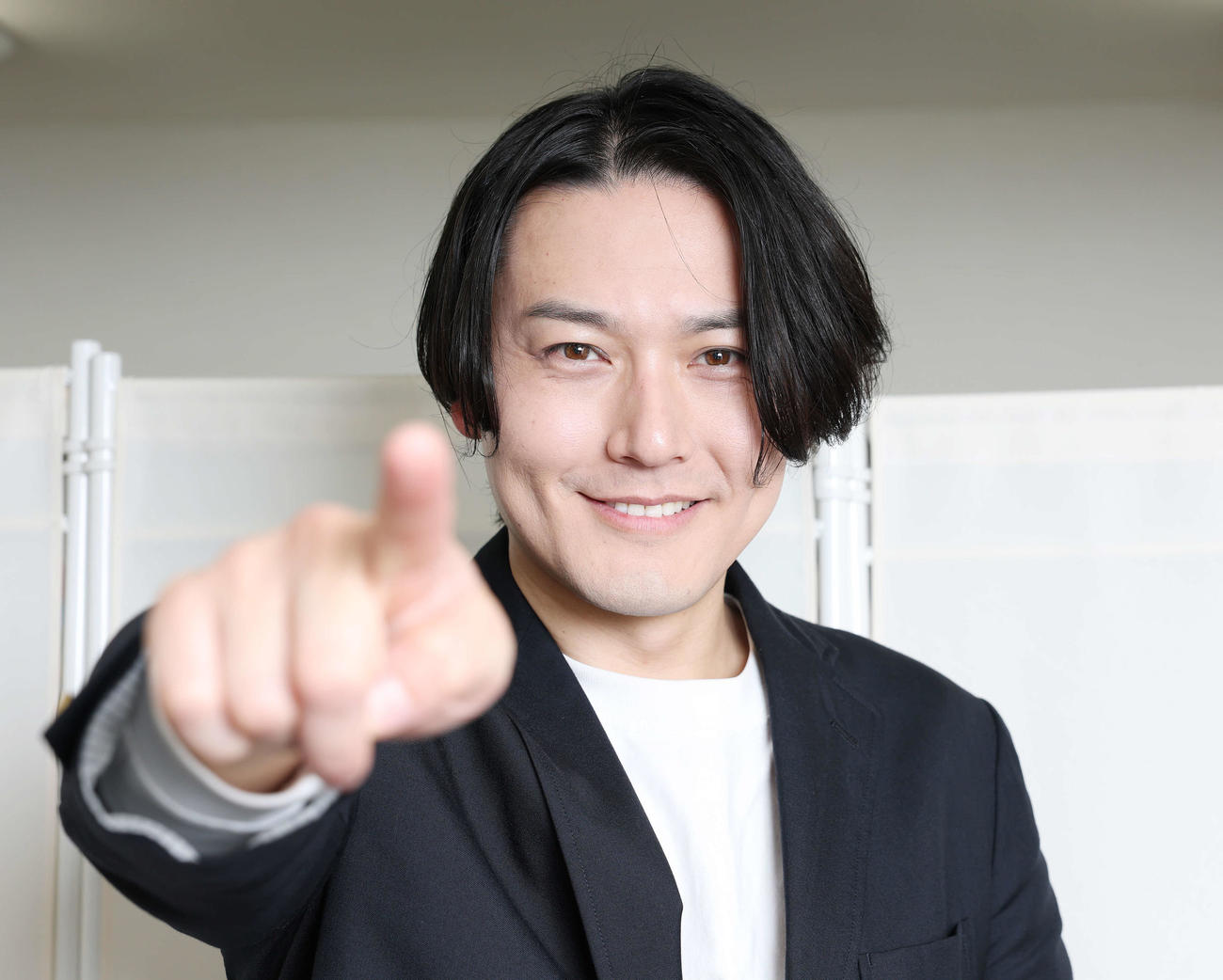 映画「怪獣天国」で主演を務める蕨野友也（撮影・宮地輝）