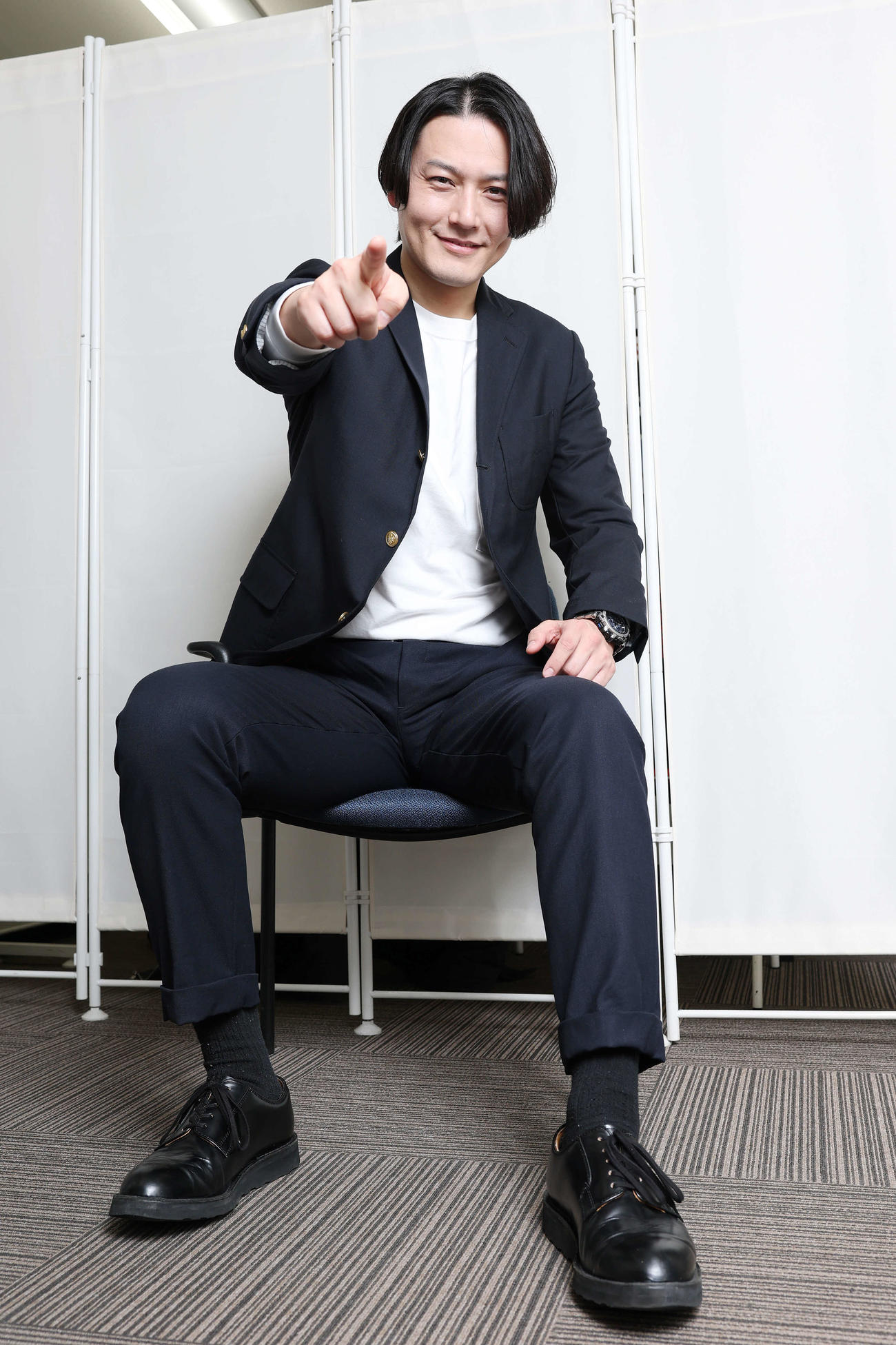 映画「怪獣天国」で主演を務める蕨野友也（撮影・宮地輝）