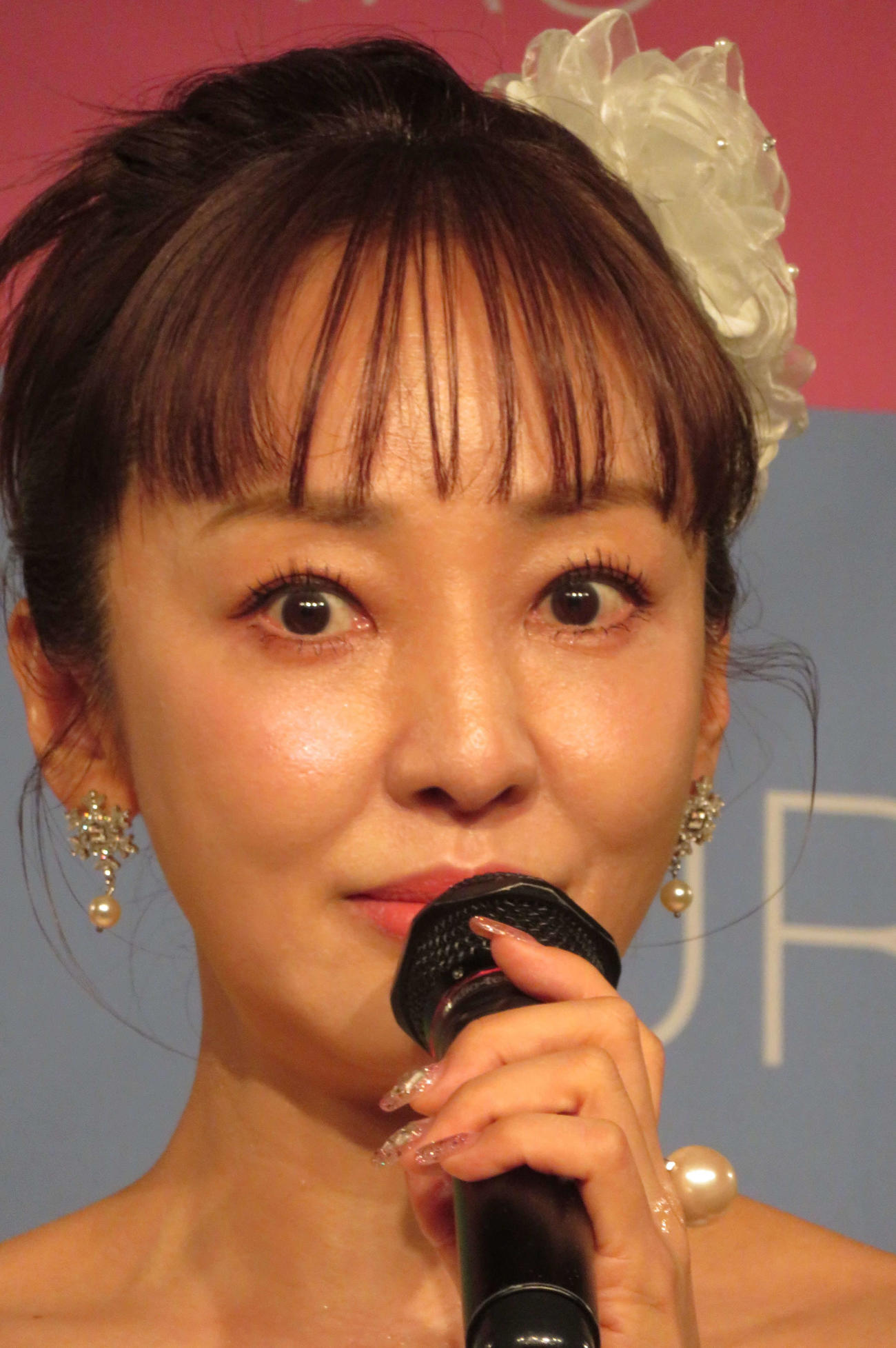 女性向けオイル「YURiiRO」の商品リニューアル発表イベントを行った神田うの
