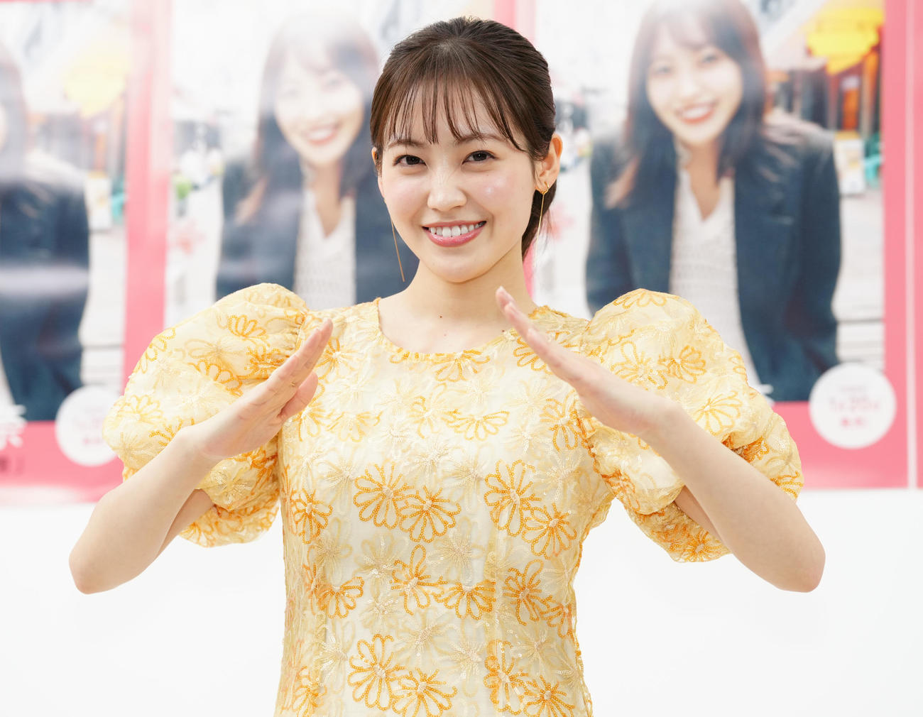 ファースト写真集「まつりの時間」を発売し、笑顔の櫻坂46松田里奈（撮影・鈴木みどり）