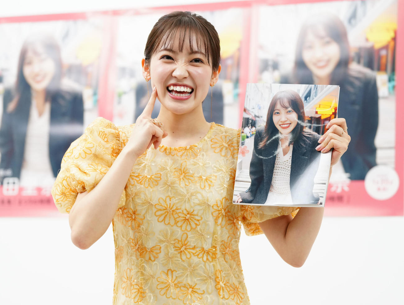 ファースト写真集「まつりの時間」を発売し、笑顔で取材に応じる櫻坂46松田里奈（撮影・鈴木みどり）