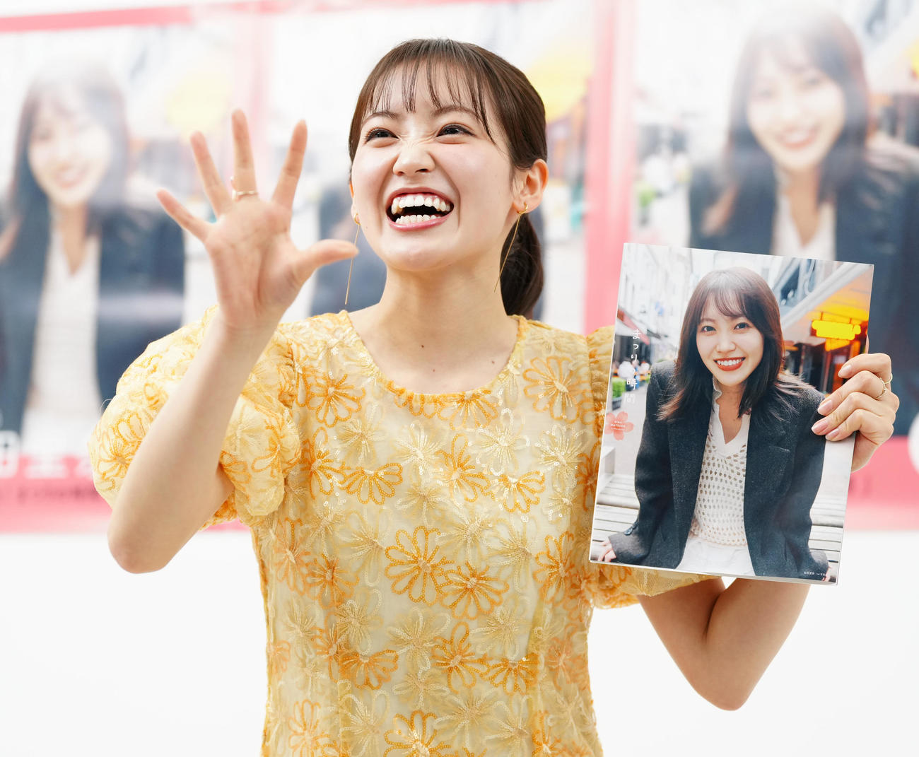 ファースト写真集「まつりの時間」を発売し、笑顔で取材に応じる櫻坂46松田里奈（撮影・鈴木みどり）