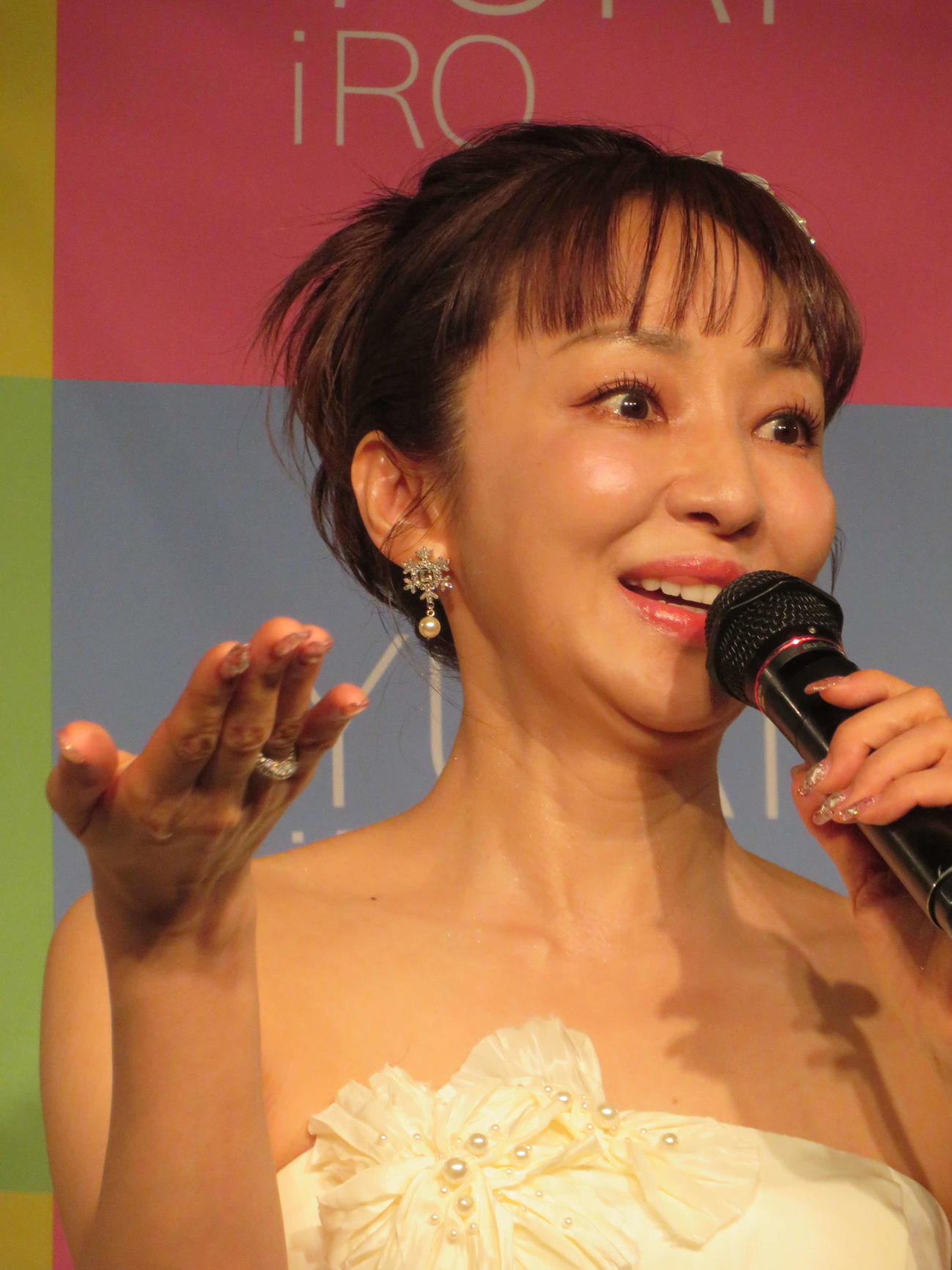 女性向けオイル「YURiiRO」の商品リニューアル発表イベントを行った神田うの
