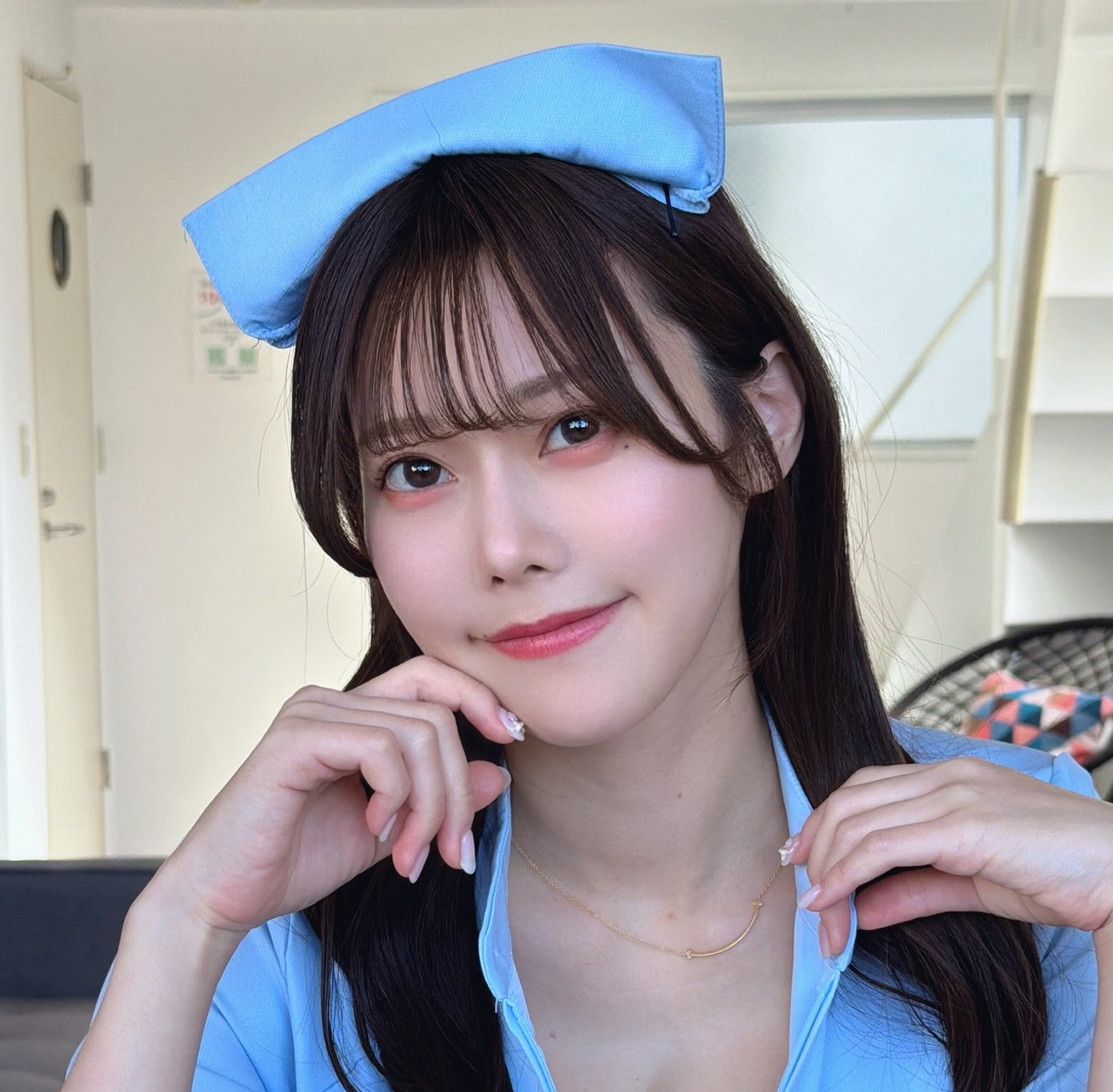 ナース姿の桃里れあ（桃里れあのインスタグラムから）