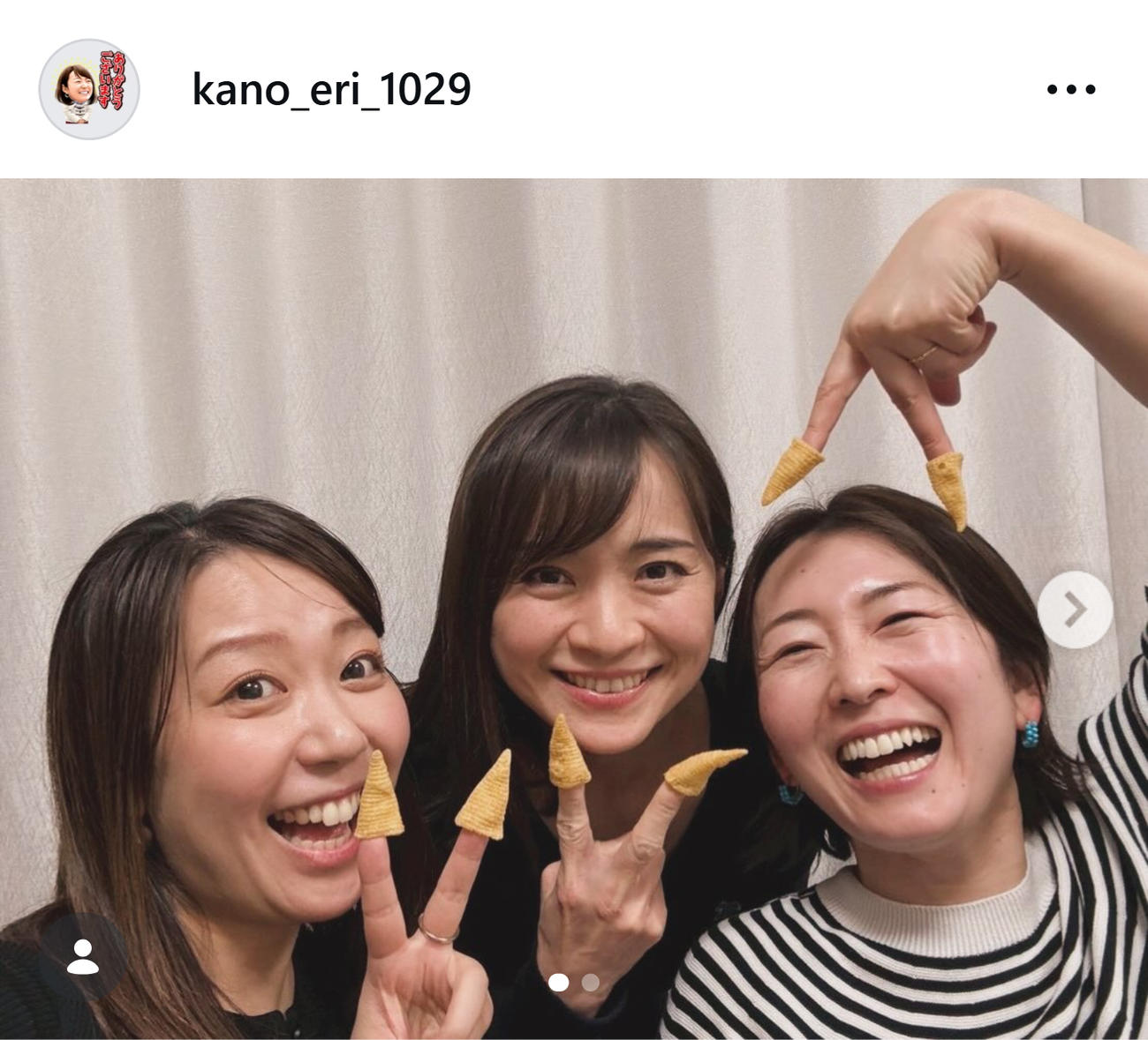 同僚アナらと3ショット（テレ東狩野恵里アナのインスタグラムから）