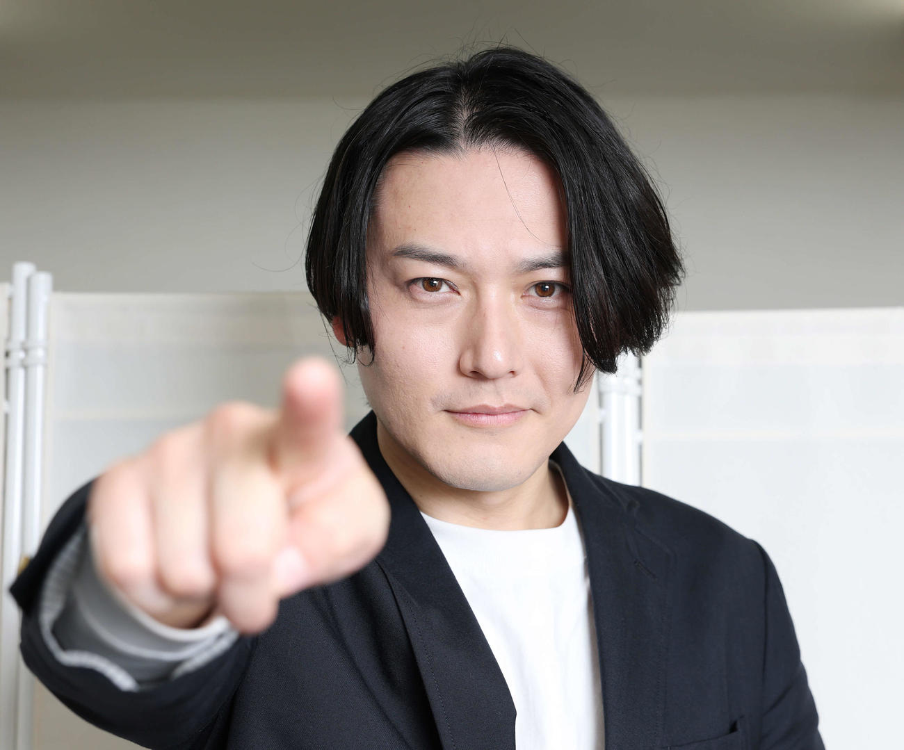 映画「怪獣天国」で主演を務める蕨野友也（撮影・宮地輝）