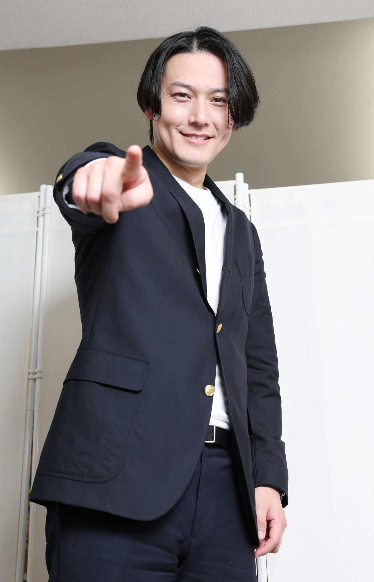 映画「怪獣天国」で主演を務める蕨野友也（撮影・宮地輝）