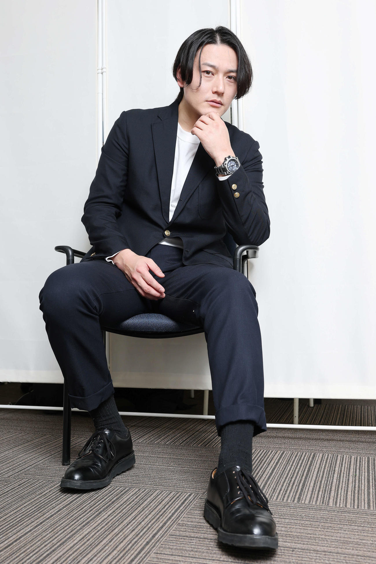 映画「怪獣天国」で主演を務める蕨野友也（撮影・宮地輝）