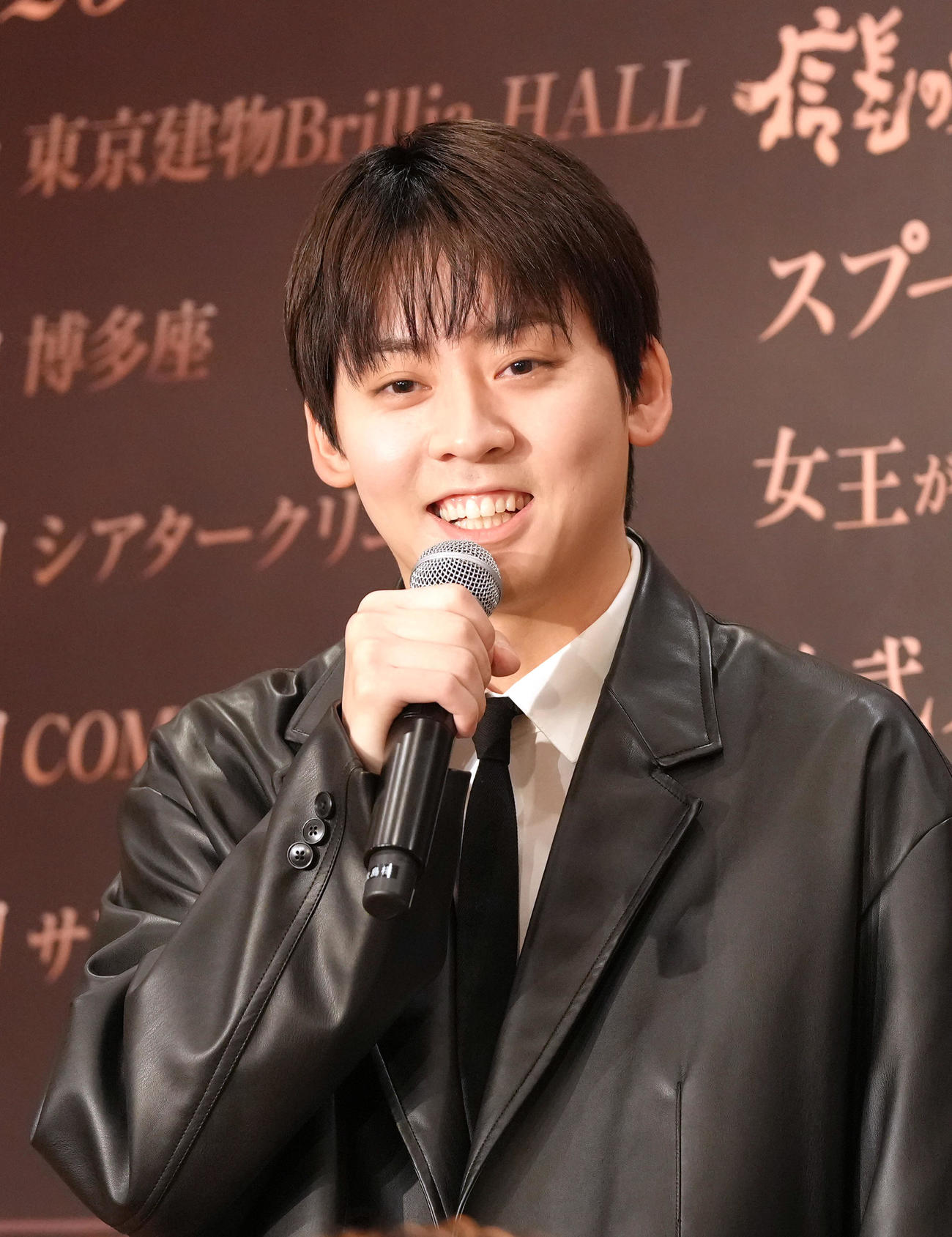 会見に登壇した牧島輝（撮影・足立雅史）