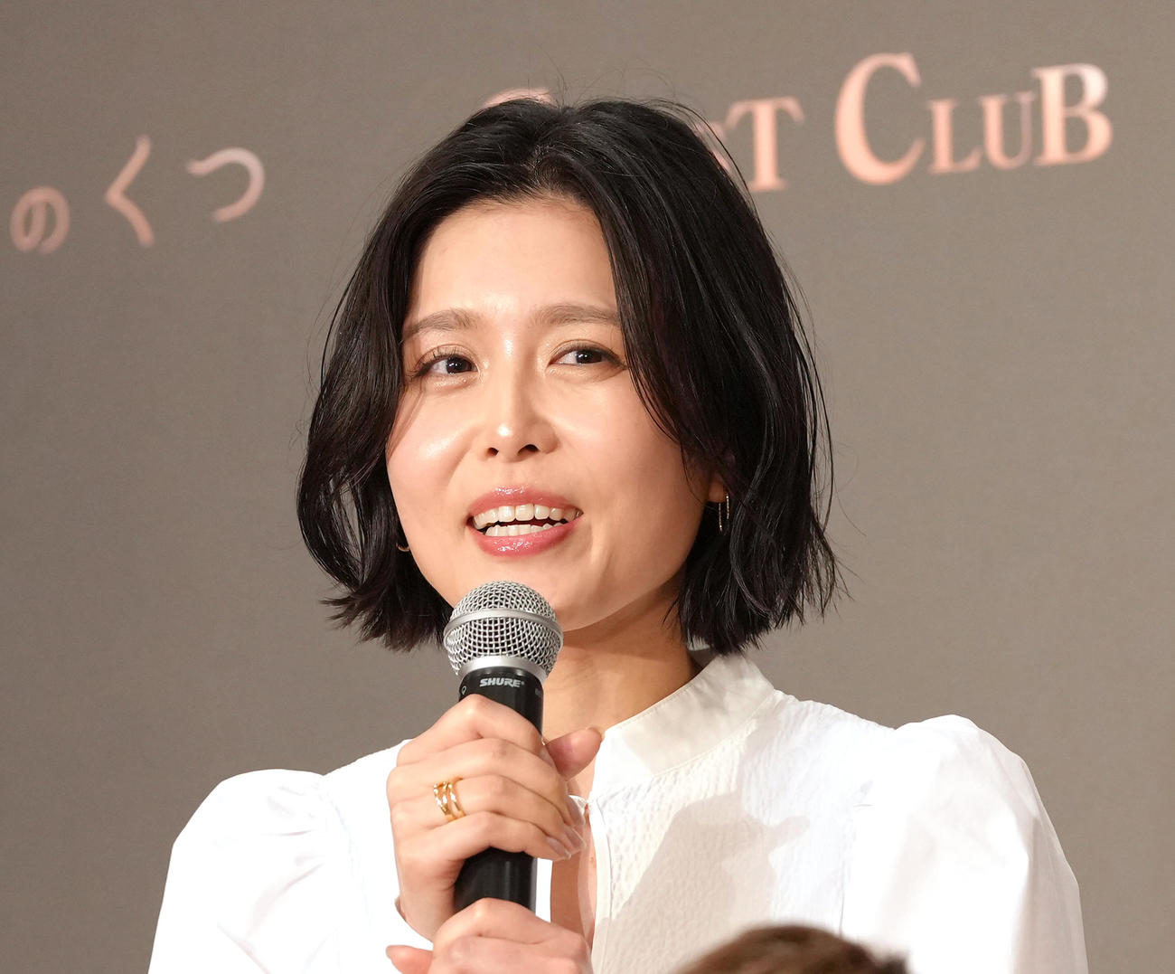 会見に登壇した沢城みゆき（撮影・足立雅史）
