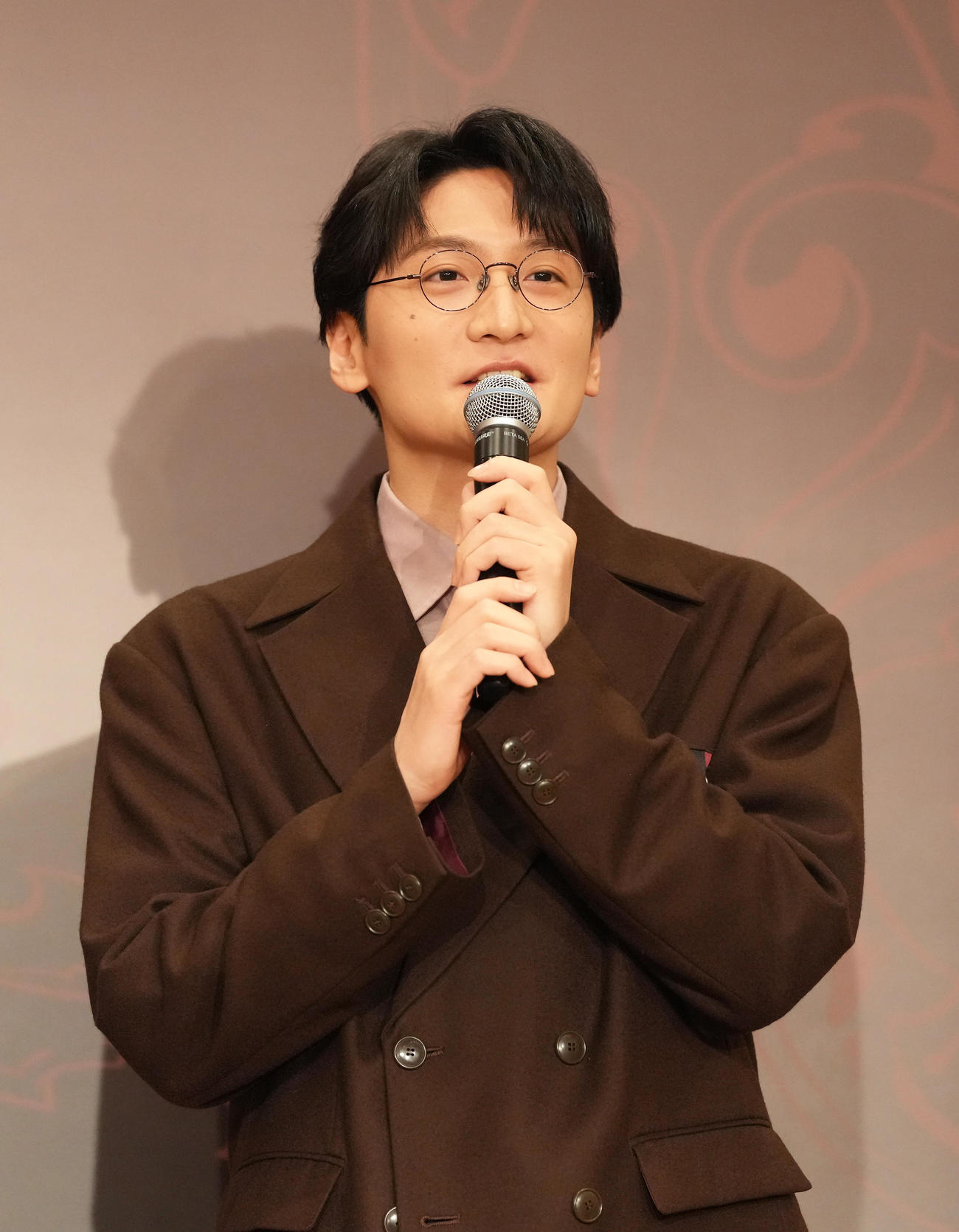 会見に登壇した島﨑信長（撮影・足立雅史）