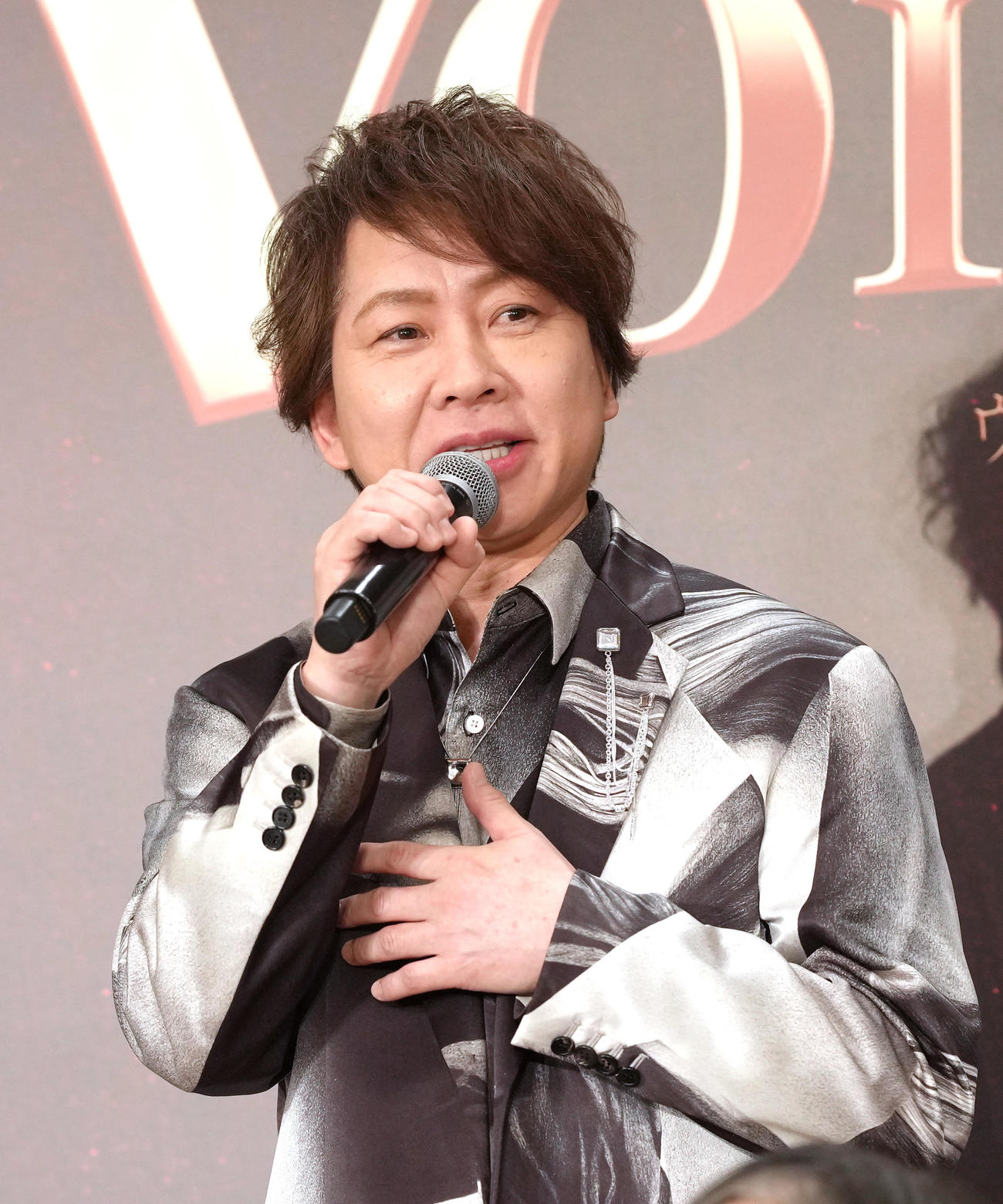 会見に登壇した置鮎龍太郎（撮影・足立雅史）