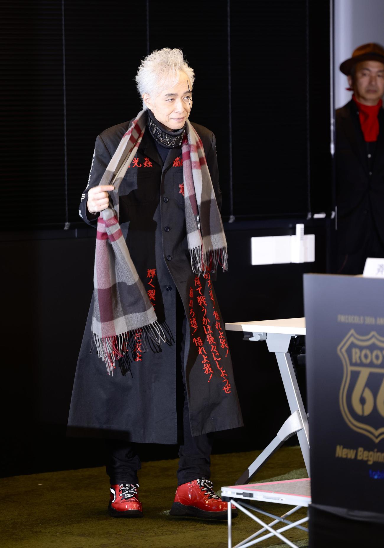入場する大槻ケンヂ（撮影・河田真司）