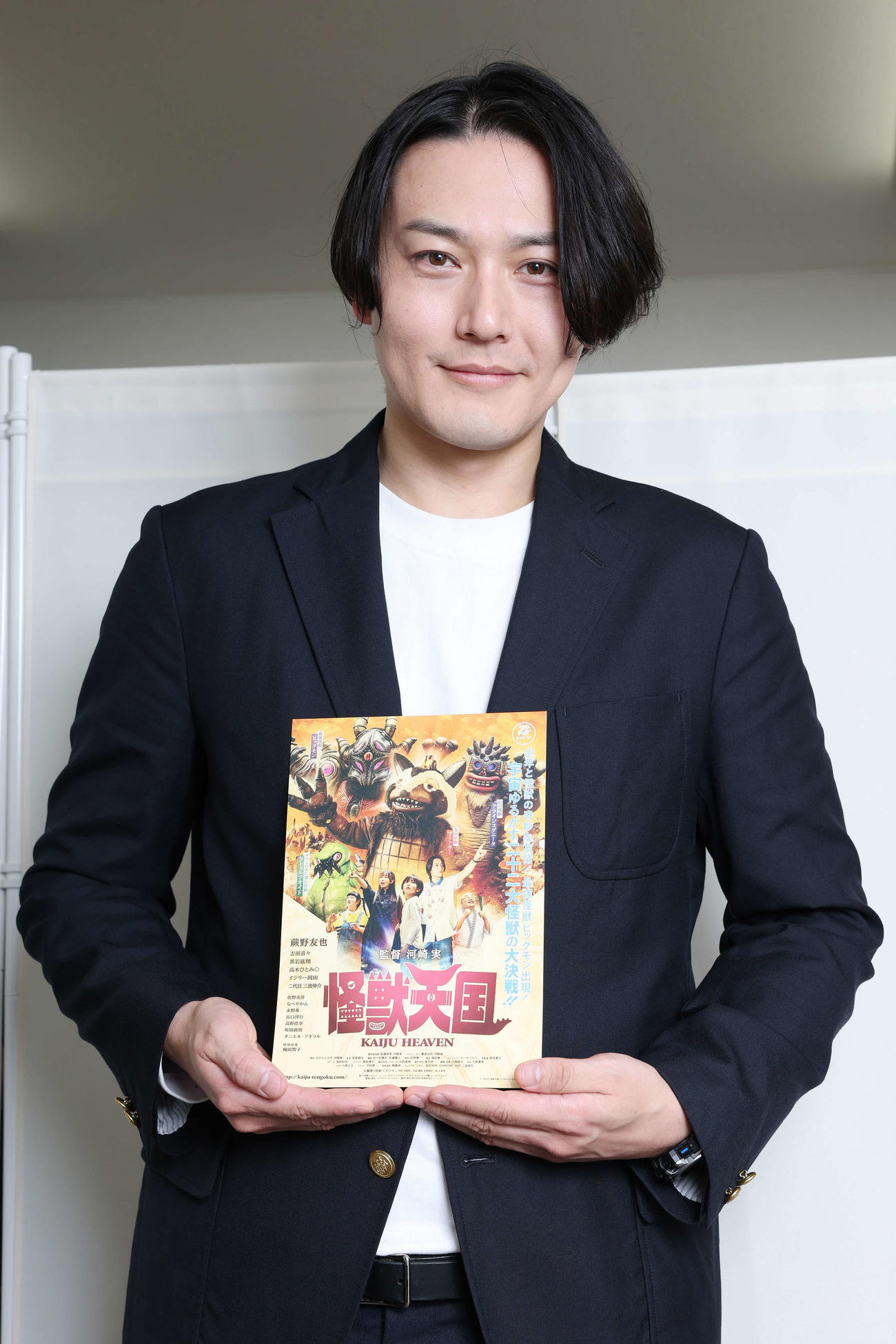 映画「怪獣天国」で主演を務める蕨野友也（撮影・宮地輝）