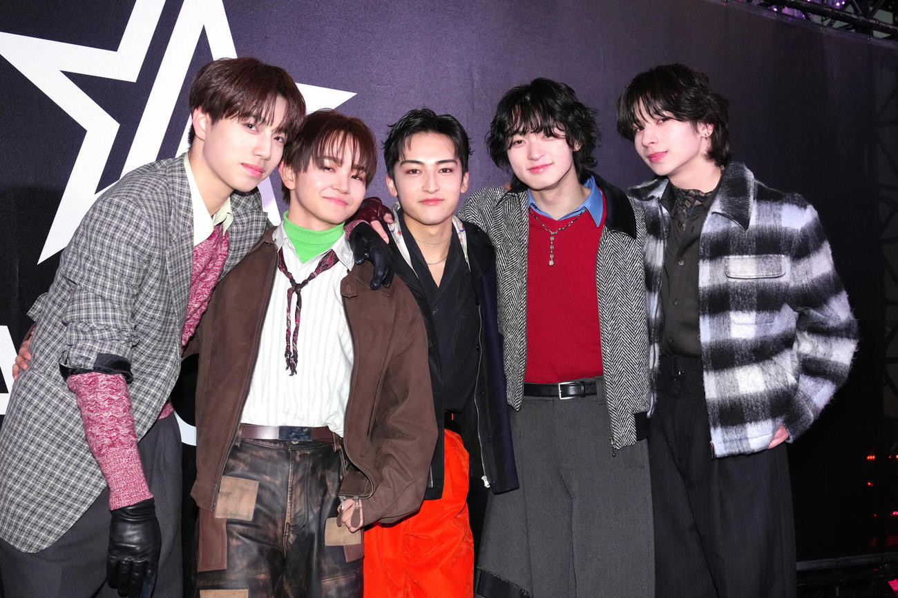 デビューシングルリリース記念イベントに登場した「STARGLOW」。左からGOICHI、TAIKI、KANON、RUI、ADAM（撮影・足立雅史）