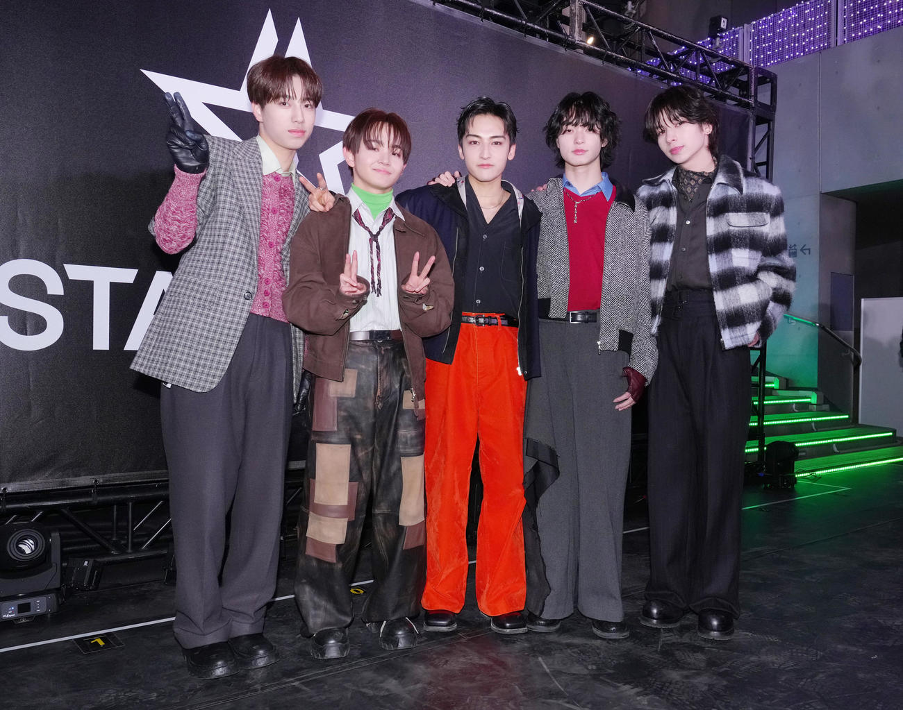 デビューシングルリリース記念イベントに登場した「STARGLOW」。左からGOICHI、TAIKI、KANON、RUI、ADAM（撮影・足立雅史）