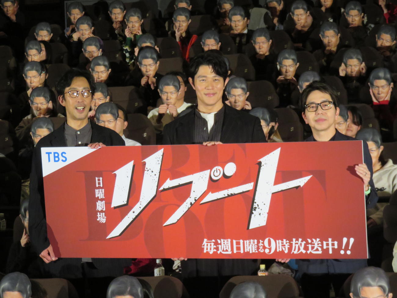 TBS日曜劇場「リブート」第2話先行上映会に登場した、左から北村有起哉、鈴木亮平、黒岩勉氏