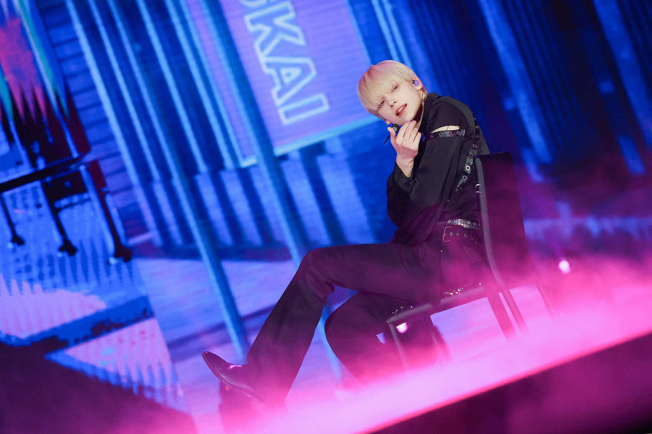 「TOMORROW X TOGETHER WORLD TOUR〈ACT：TOMORROW〉IN JAPAN」東京公演でパフォーマンスするHUENINGKAI（（P）＆（C）BIGHIT MUSIC）