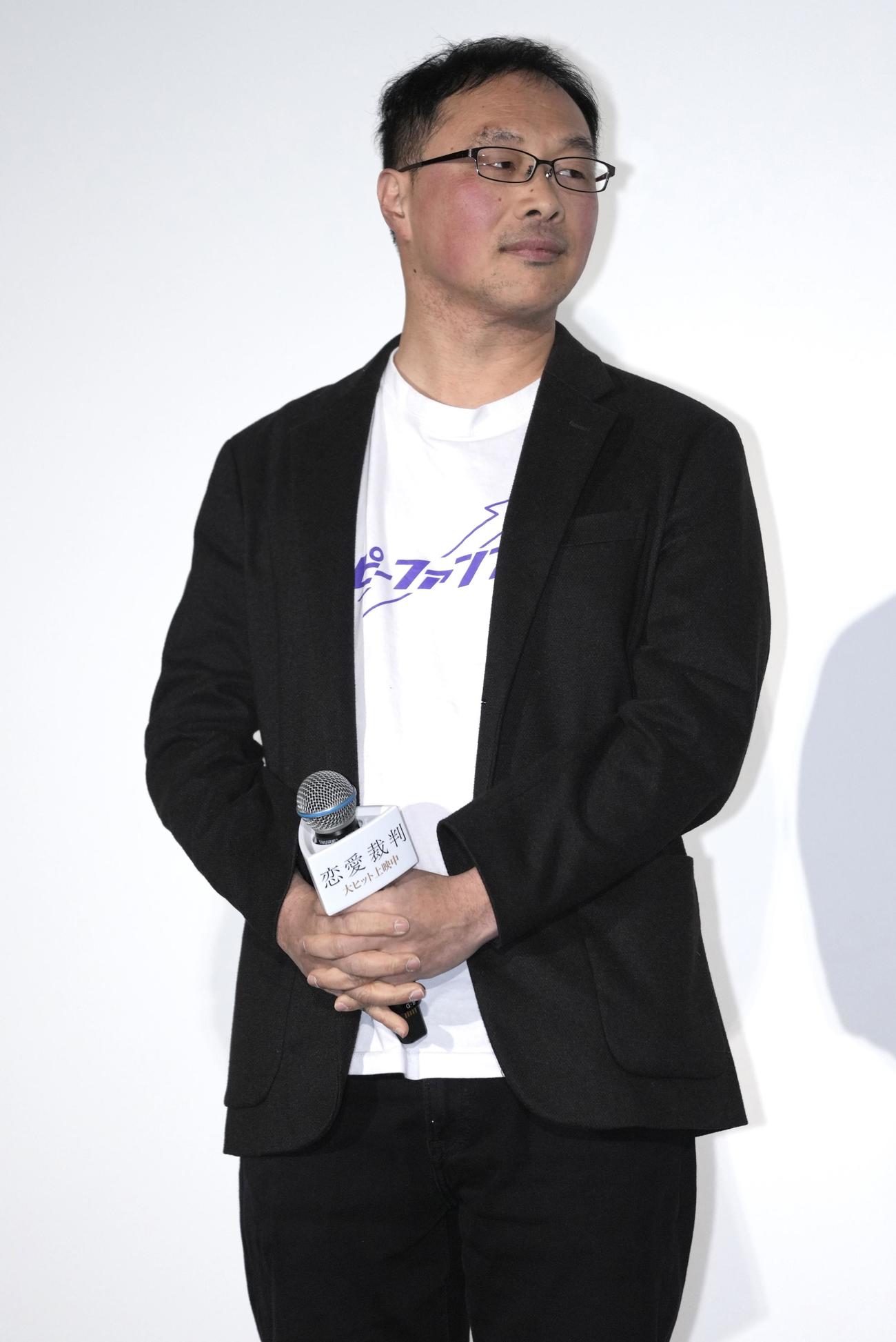 映画「恋愛裁判」初日舞台あいさつに登壇する深田晃司監督（撮影・垰建太）