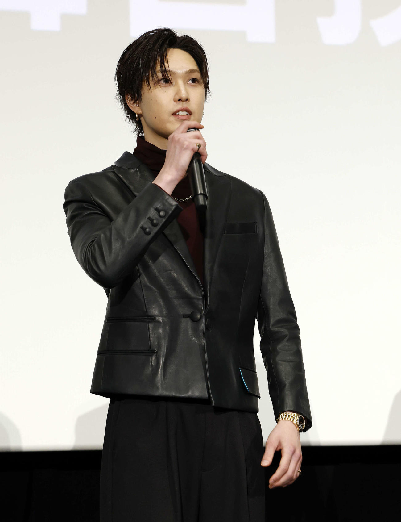 映画「LIVE IN THEATER『BATTLE OF TOKYO－うつくしき嘘－』」公開記念舞台あいさつに登壇し、話す堀夏喜（撮影・山本朝陽）
