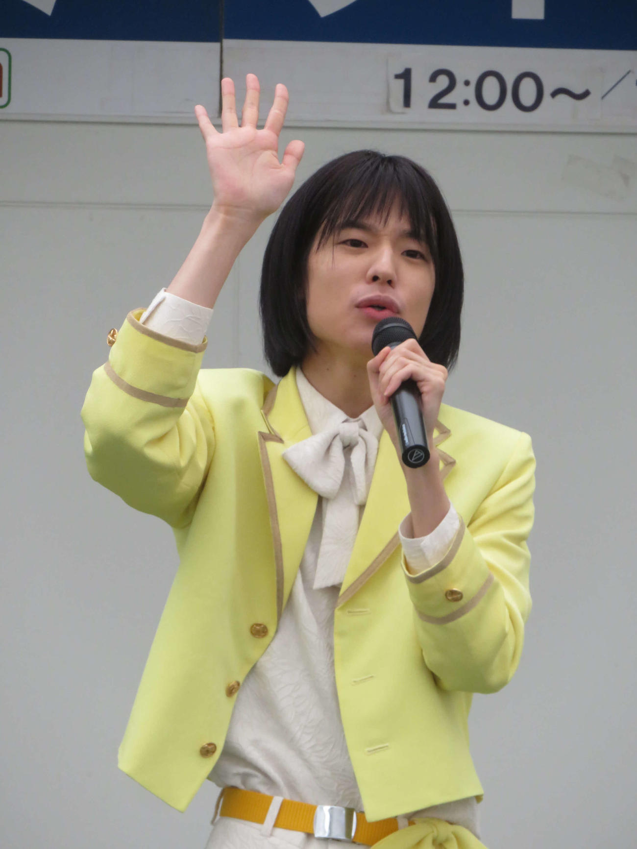 デビューシングル「ほんまやで☆なんでやねん☆しらんけど」発売記念の初キャンペーンを行ったモナキのおヨネ（撮影・川田和博）