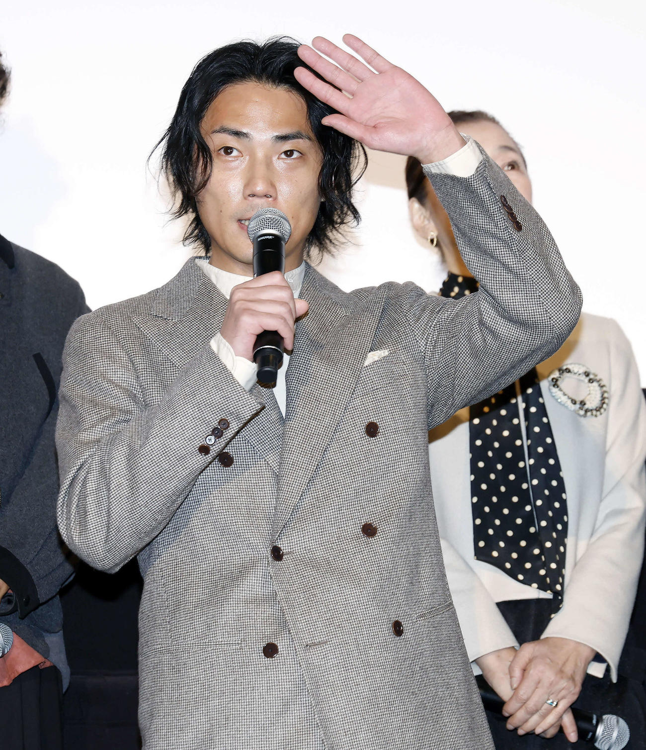 映画「安楽死特区」公開記念舞台あいさつに登壇した毎熊克哉（撮影・山本朝陽）