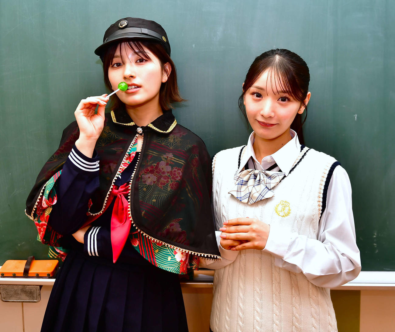 千葉テレビの連続ドラマ「徒然なるままに、短歌部。」でダブル主演する大和田南那（左）と藤園麗（撮影・松尾幸之介）