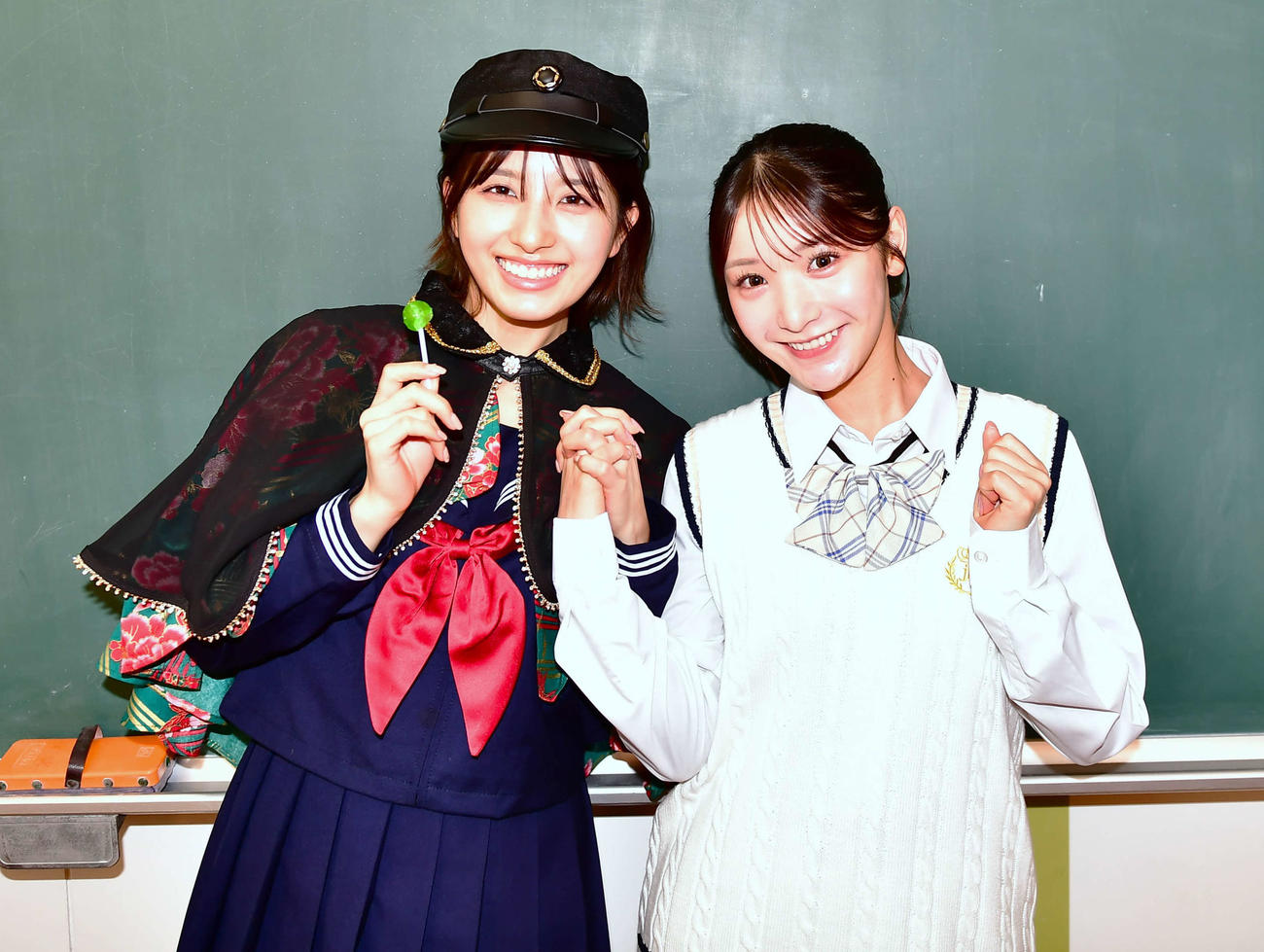 千葉テレビの連続ドラマ「徒然なるままに、短歌部。」でダブル主演する大和田南那（左）と藤園麗（撮影・松尾幸之介）