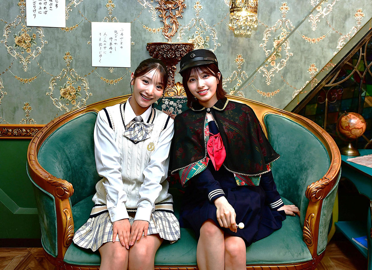 千葉テレビの連続ドラマ「徒然なるままに、短歌部。」でダブル主演する大和田南那（右）と藤園麗（撮影・松尾幸之介）