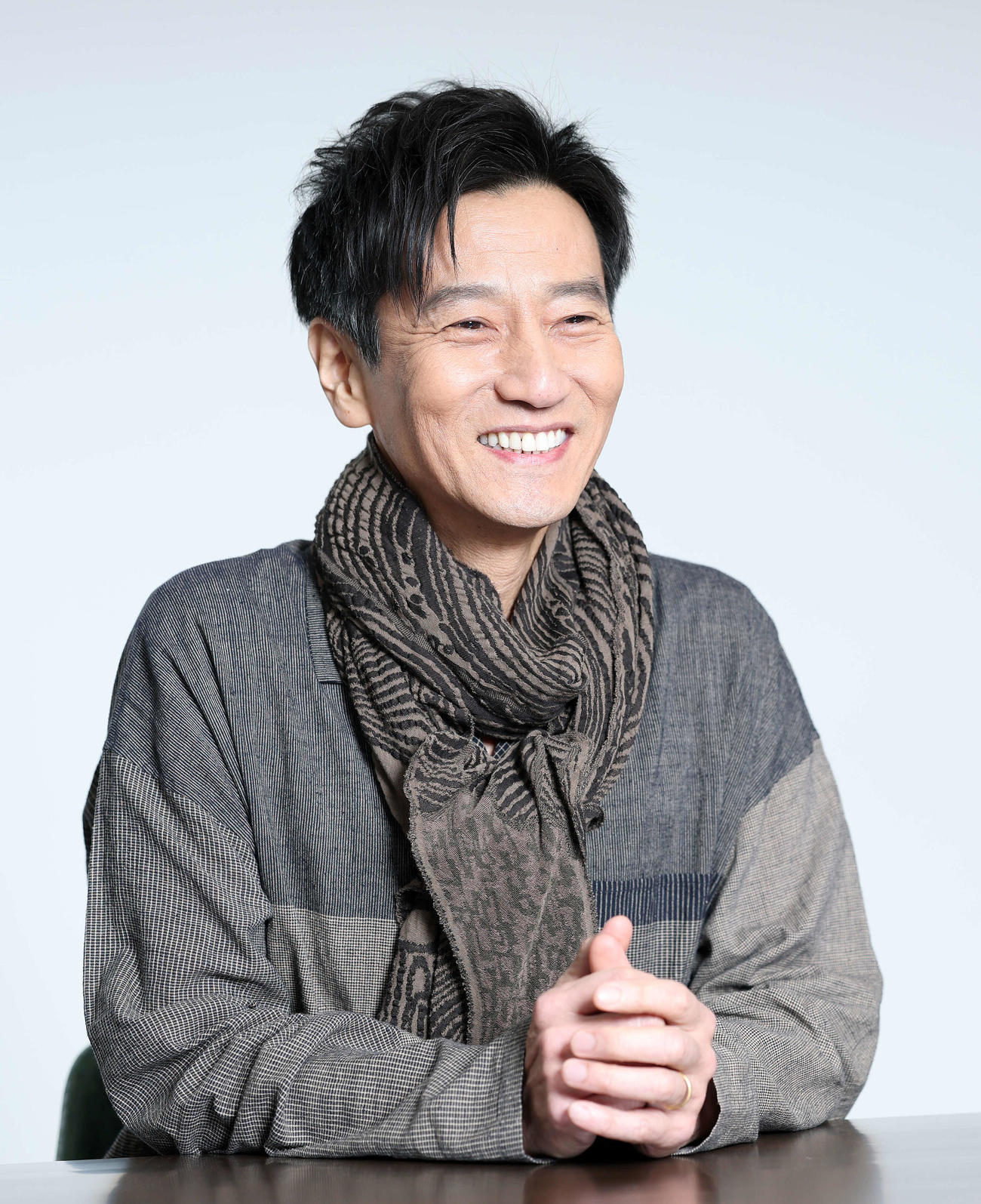記者の質問に答える津田寛治（撮影・鈴木正人）