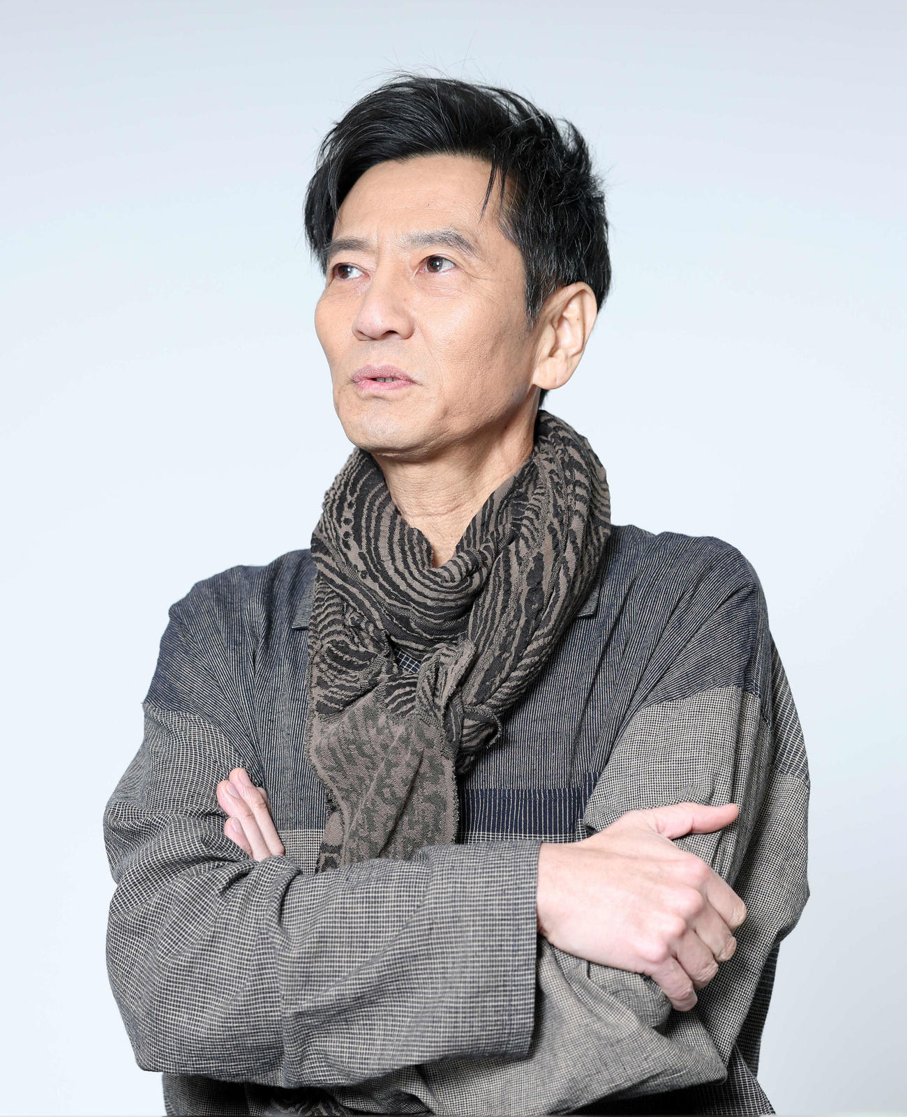 記者の質問に答える津田寛治（撮影・鈴木正人）