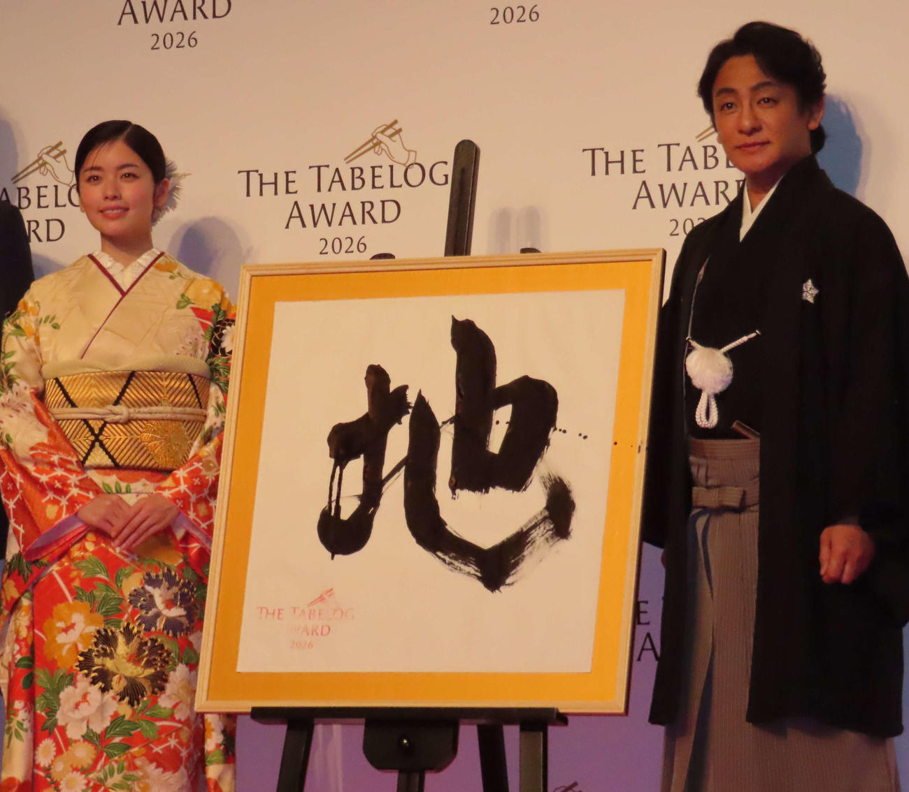 「THE TABELOG AWARD2026」プレス発表会に出席した小芝風花（左）、片岡愛之助