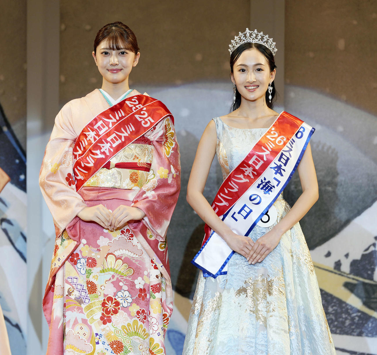 2025ミス日本グランプリの石川満里奈さん（左）とミス日本グランプリ、ミス日本「海の日」の2冠に輝く野口絵子さん（撮影・小島史椰）