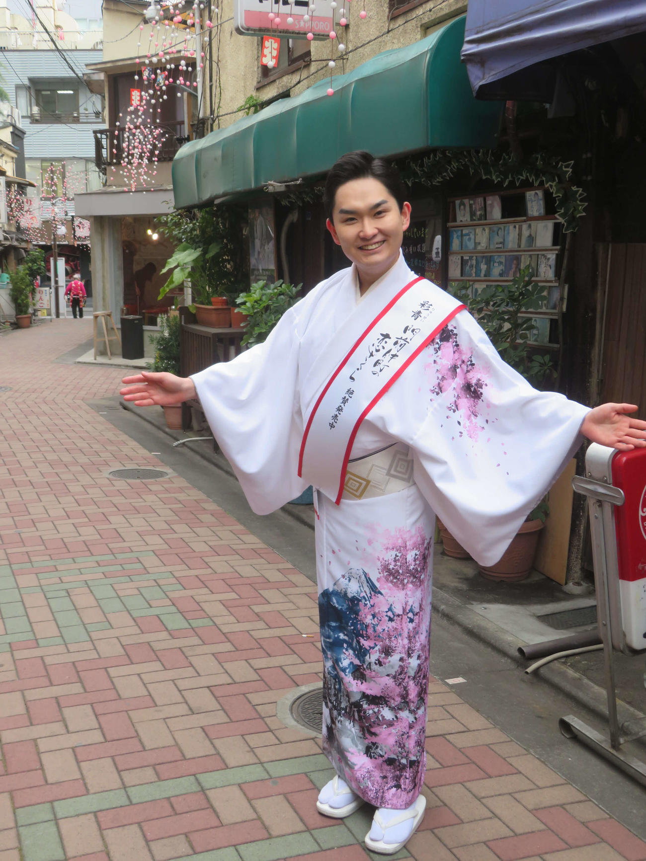 新曲「門前仲町の恋ざくら」発売記念取材会に出席した彩青（撮影・川田和博）撮影協力・辰巳新道
