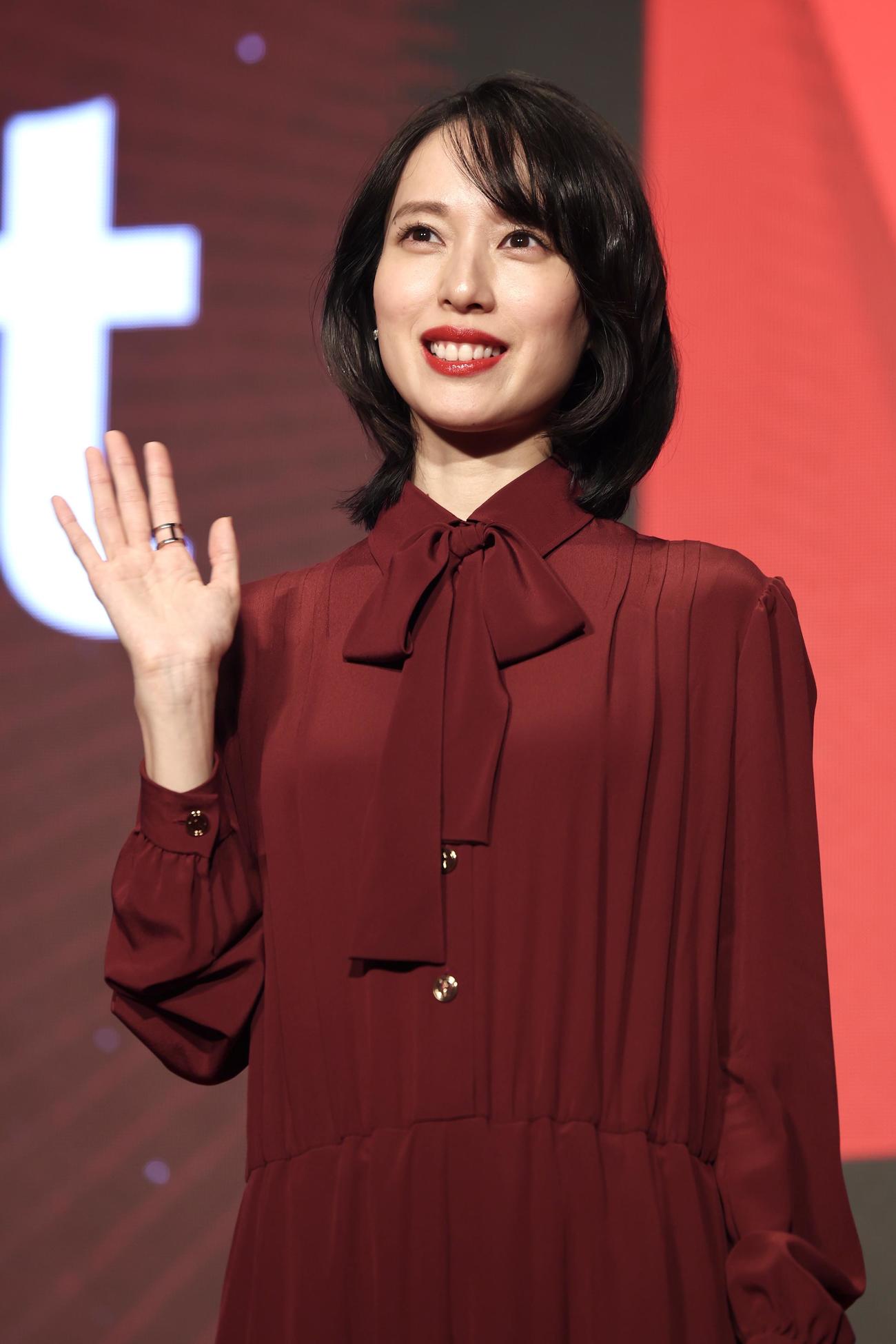 「Next on Netflix 2026」で笑顔で手を振る戸田恵梨香（撮影・宮地輝）