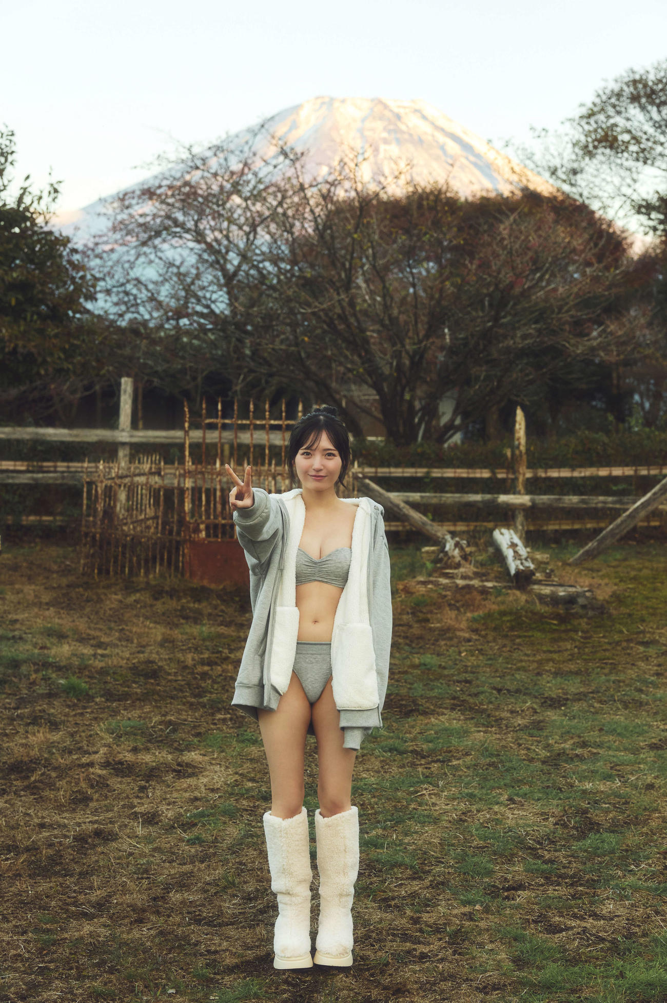 「週刊プレイボーイ」のグラビアに登場している由良ゆら（C）集英社／高橋慶佑
