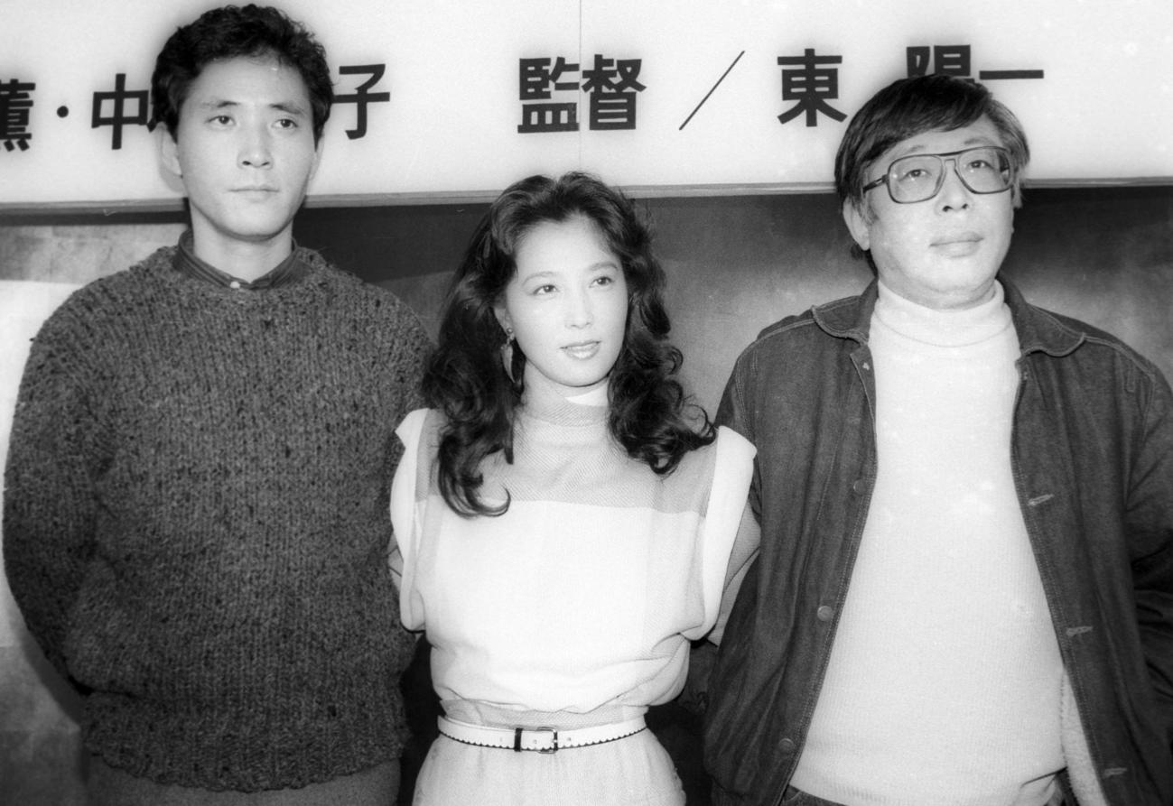 東映「セカンド・ラブ」製作発表　主演の大原麗子と東陽一監督（右）、夫役の小林薫（1983年2月撮影）