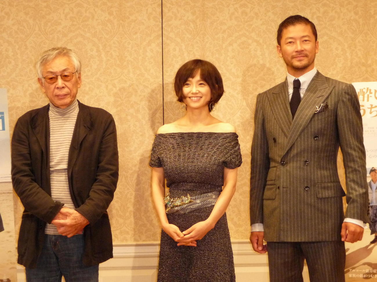 映画「酔いがさめたら、うちに帰ろう。」完成報告会見　左から東陽一監督、永作博美、浅野忠信（2010年10月撮影）