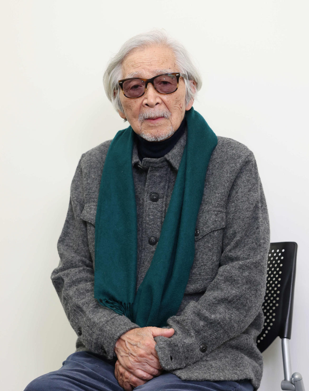 カメラを見つめる山田洋次監督（撮影・増田悦実）