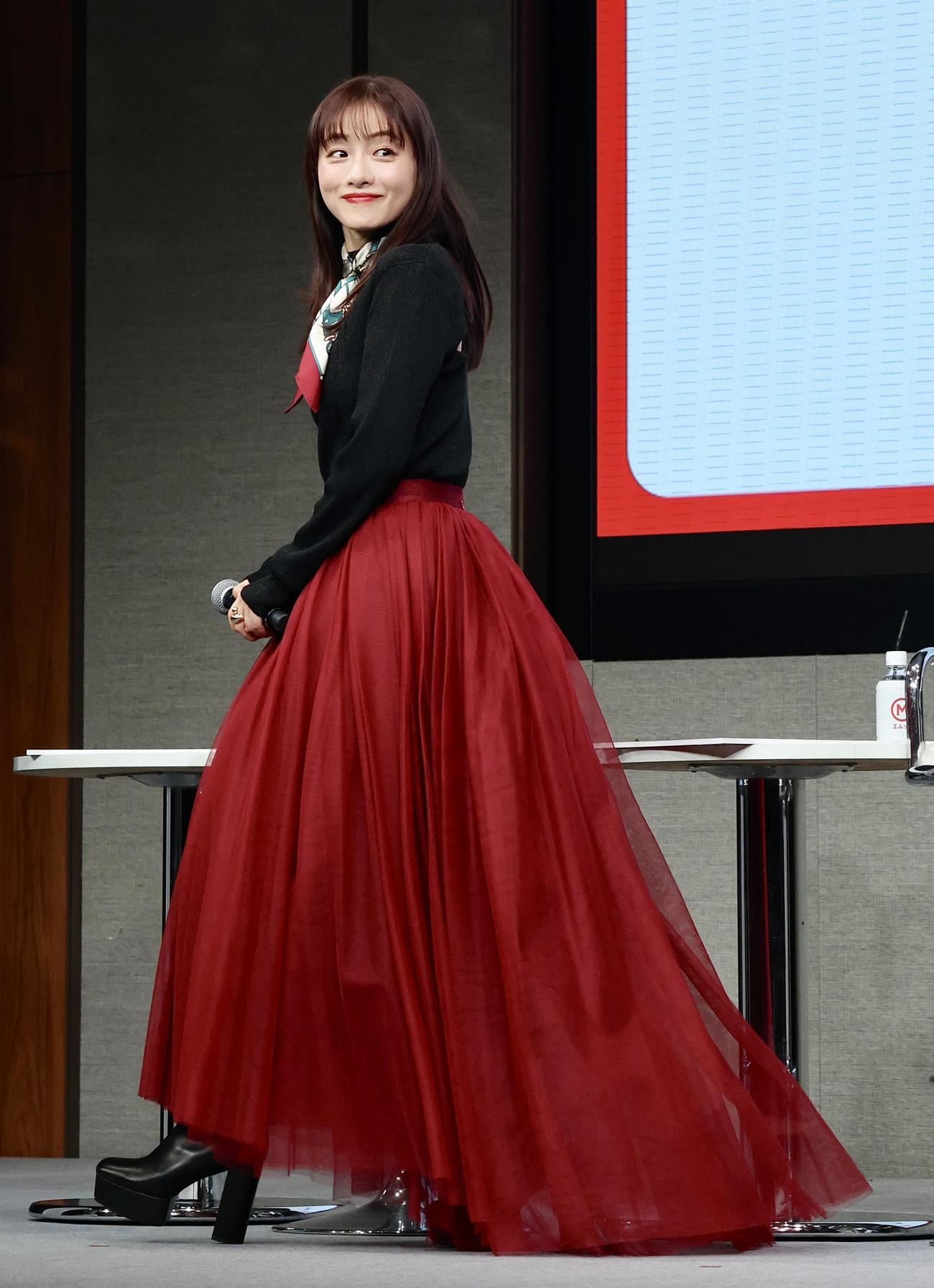 笑顔で降壇する石原さとみ（撮影・河田真司）